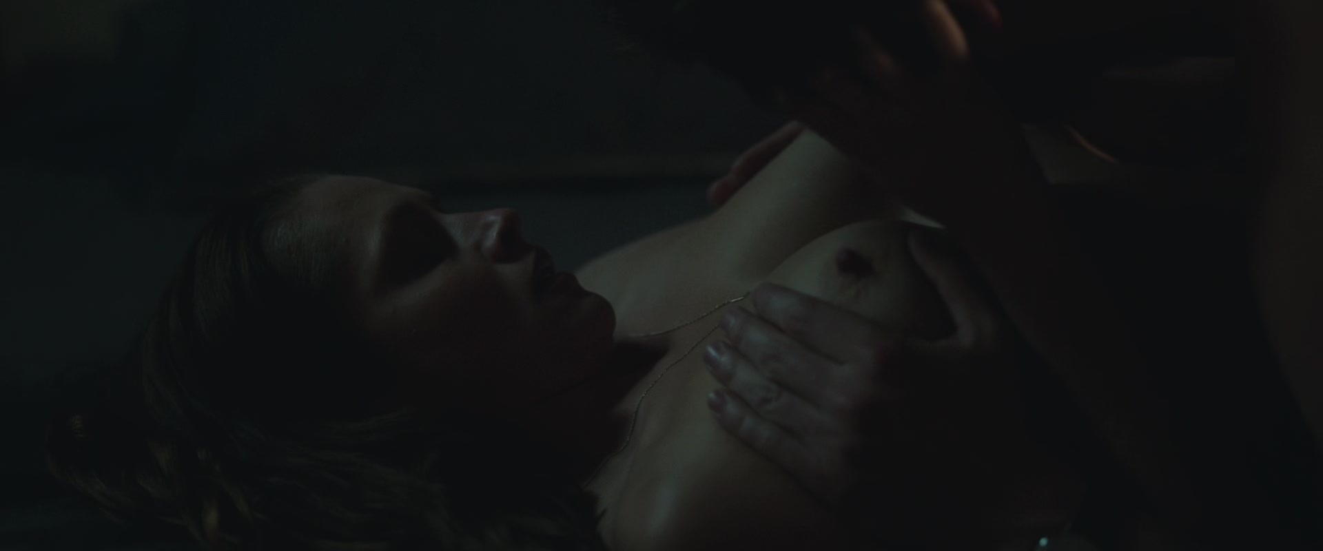 adoringteresap_berlinsyndrome_caps_1404.jpg adoringteresap_berlinsyndrome_caps_1404.jpg