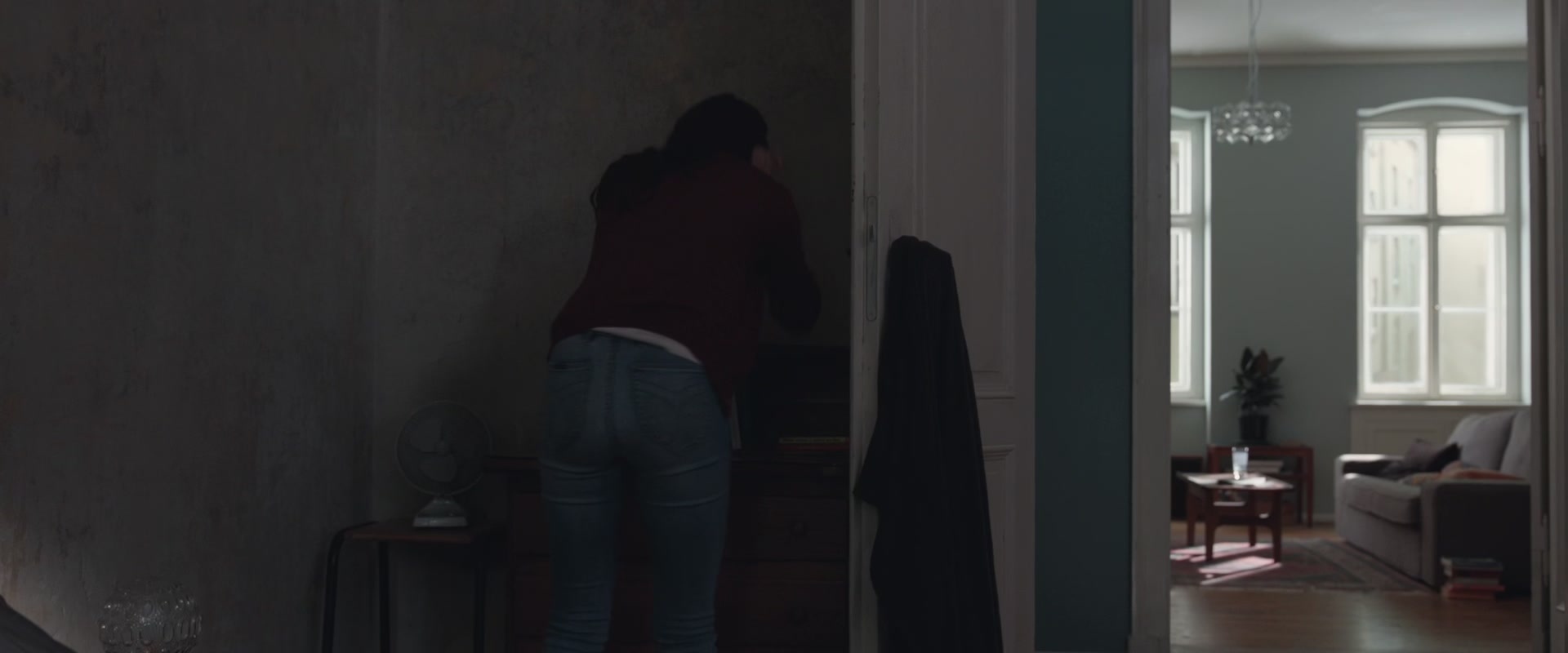 adoringteresap_berlinsyndrome_caps_1490.jpg adoringteresap_berlinsyndrome_caps_1490.jpg