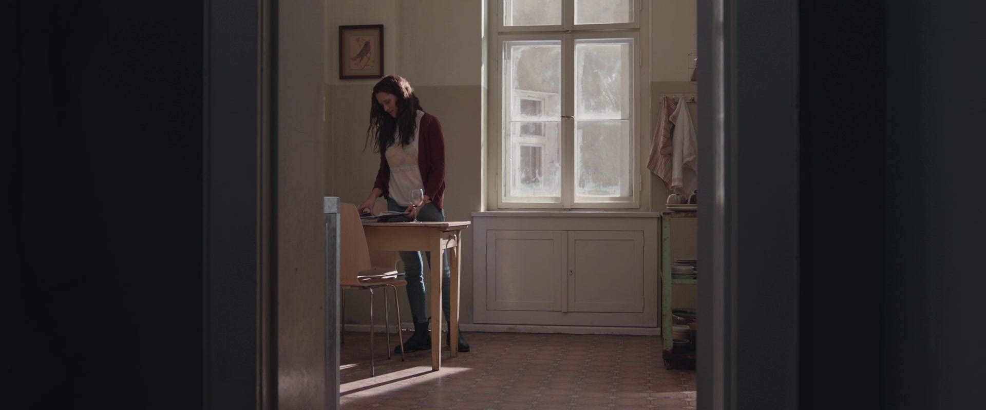 adoringteresap_berlinsyndrome_caps_1501.jpg