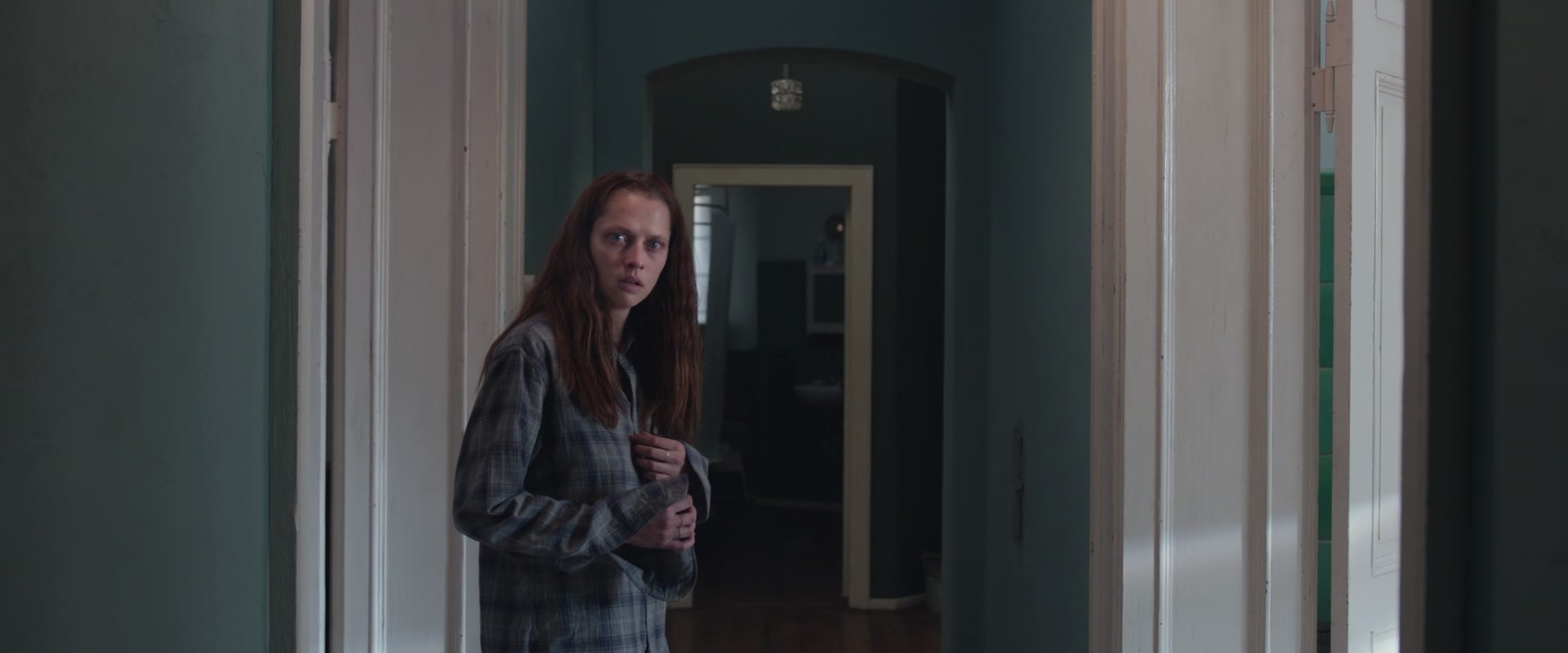 adoringteresap_berlinsyndrome_caps_1640.jpg adoringteresap_berlinsyndrome_caps_1640.jpg