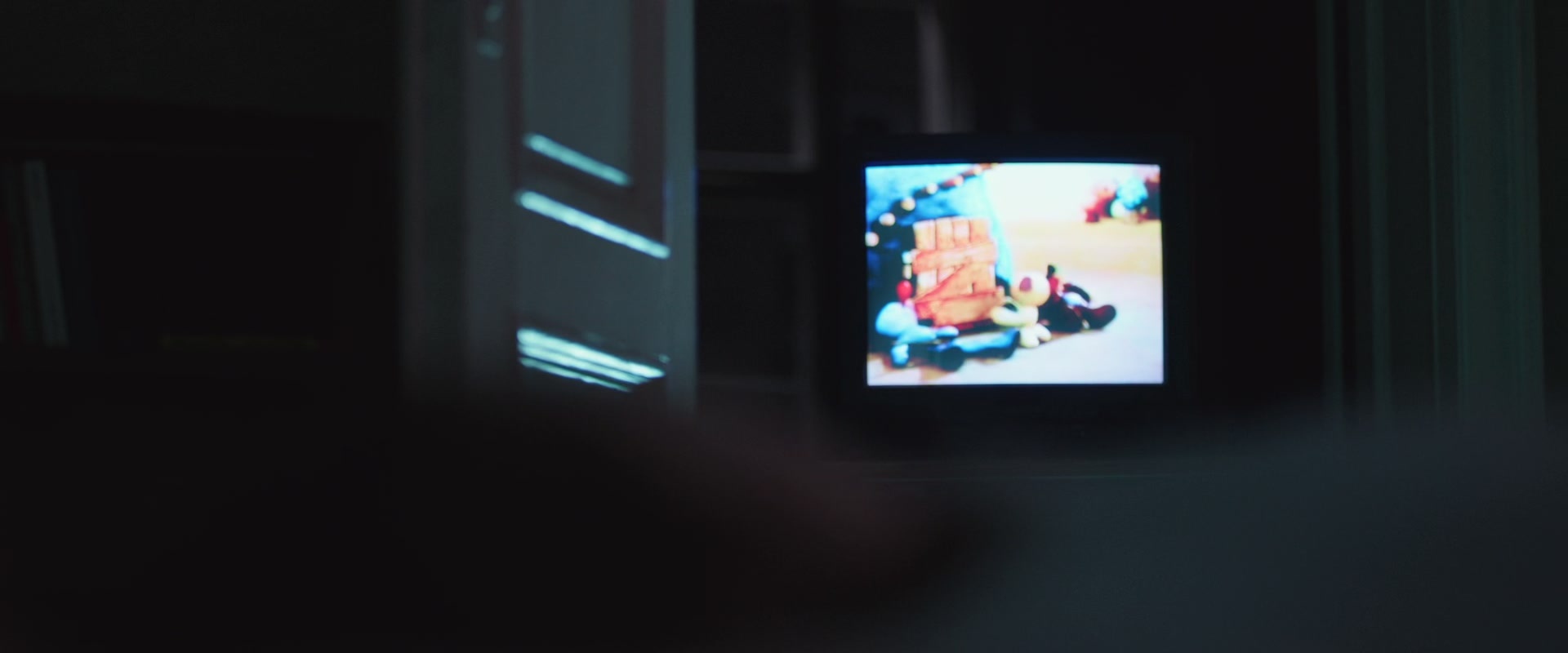 adoringteresap_berlinsyndrome_caps_1829.jpg adoringteresap_berlinsyndrome_caps_1829.jpg