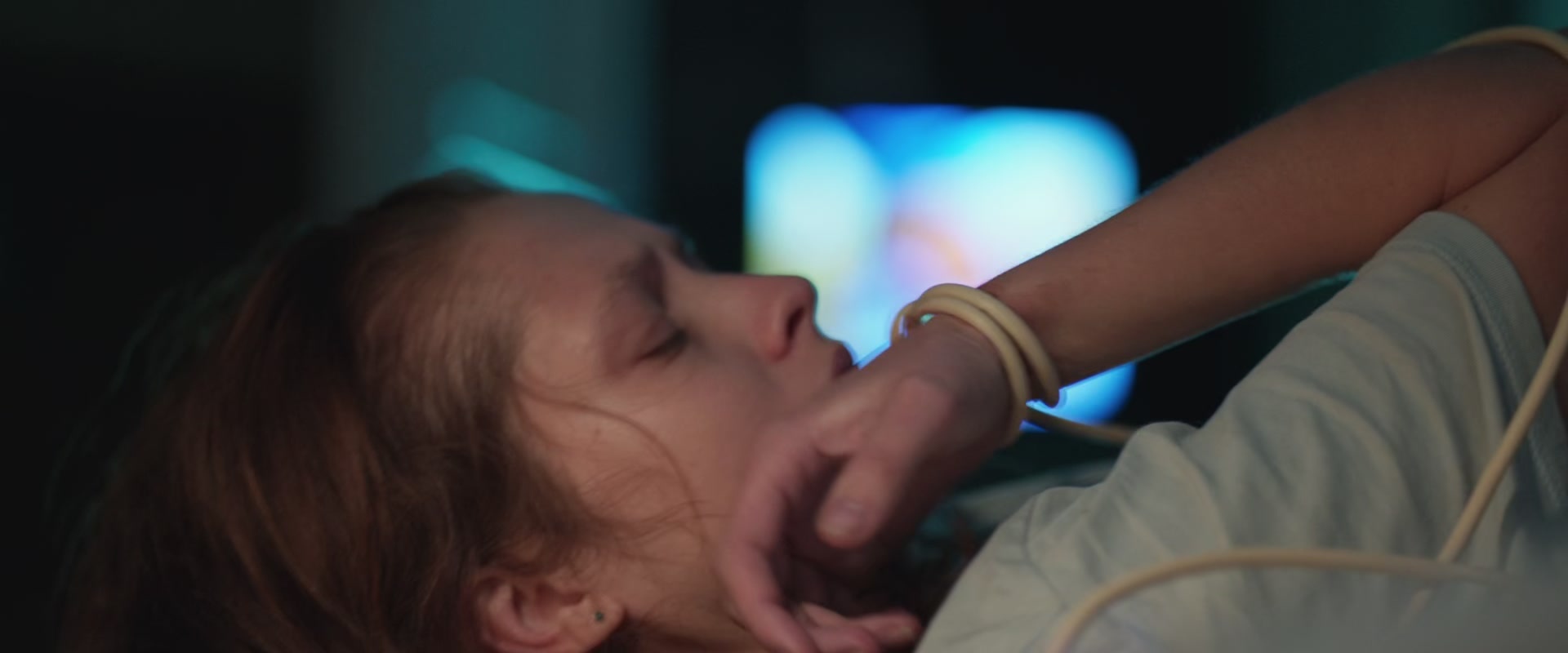 adoringteresap_berlinsyndrome_caps_1841.jpg adoringteresap_berlinsyndrome_caps_1841.jpg