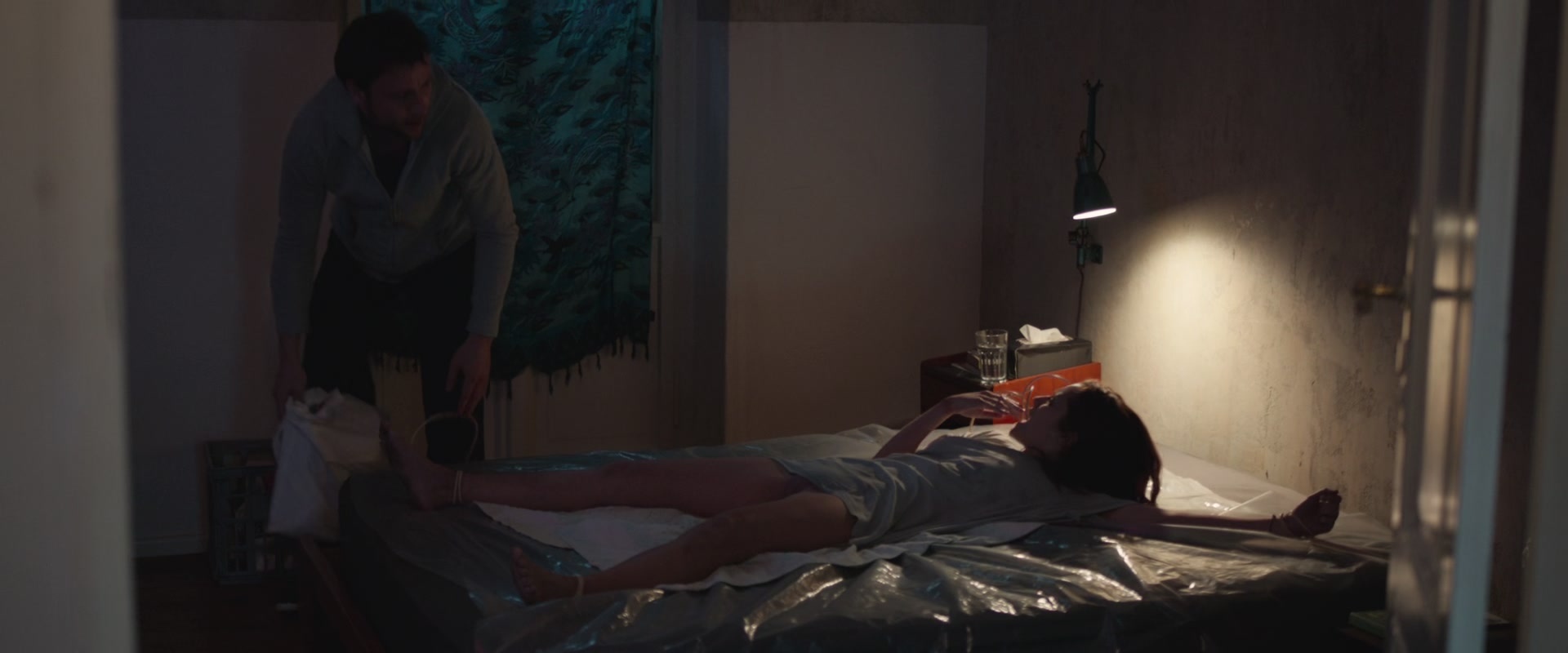adoringteresap_berlinsyndrome_caps_1850.jpg adoringteresap_berlinsyndrome_caps_1850.jpg