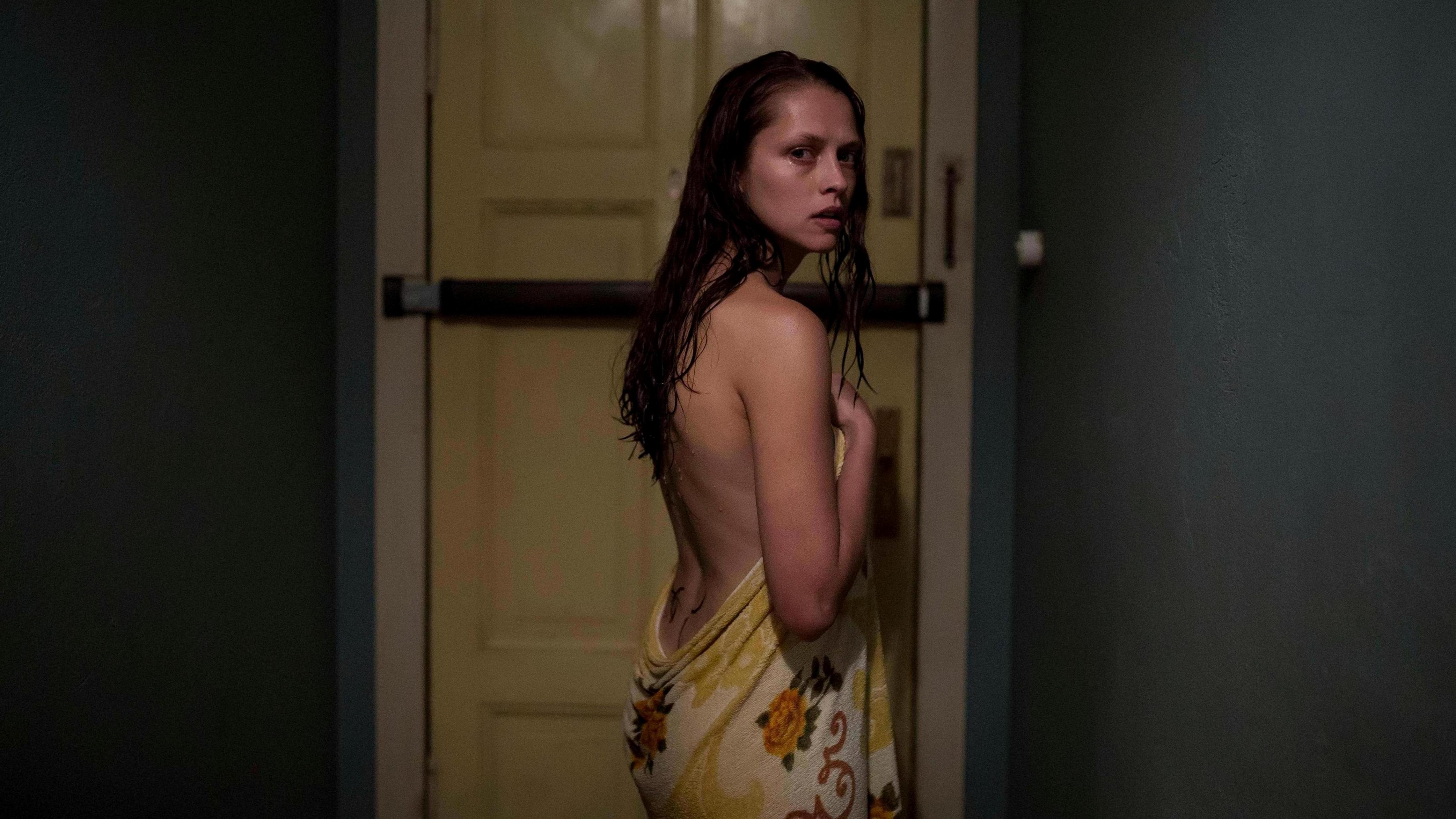 adoringteresap_berlinsyndrome_stills_003_6.jpg adoringteresap_berlinsyndrome_stills_003_6.jpg