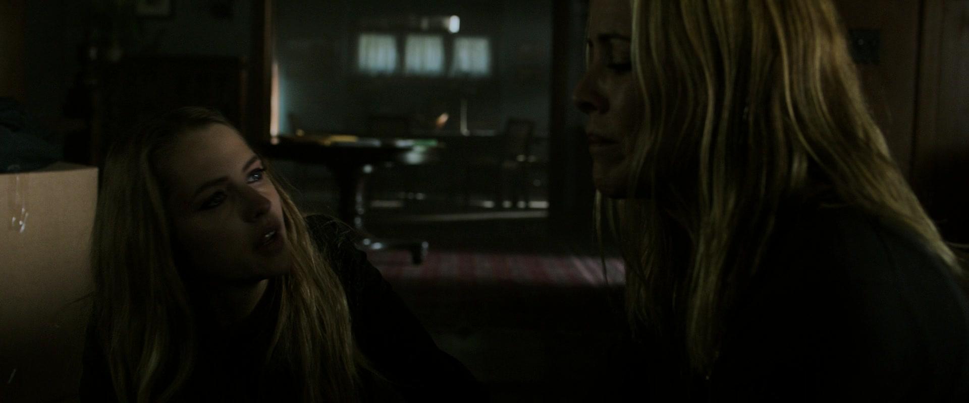 Lights_Out_2016_1080p_ATP_002805.jpg Lights_Out_2016_1080p_ATP_002805.jpg
