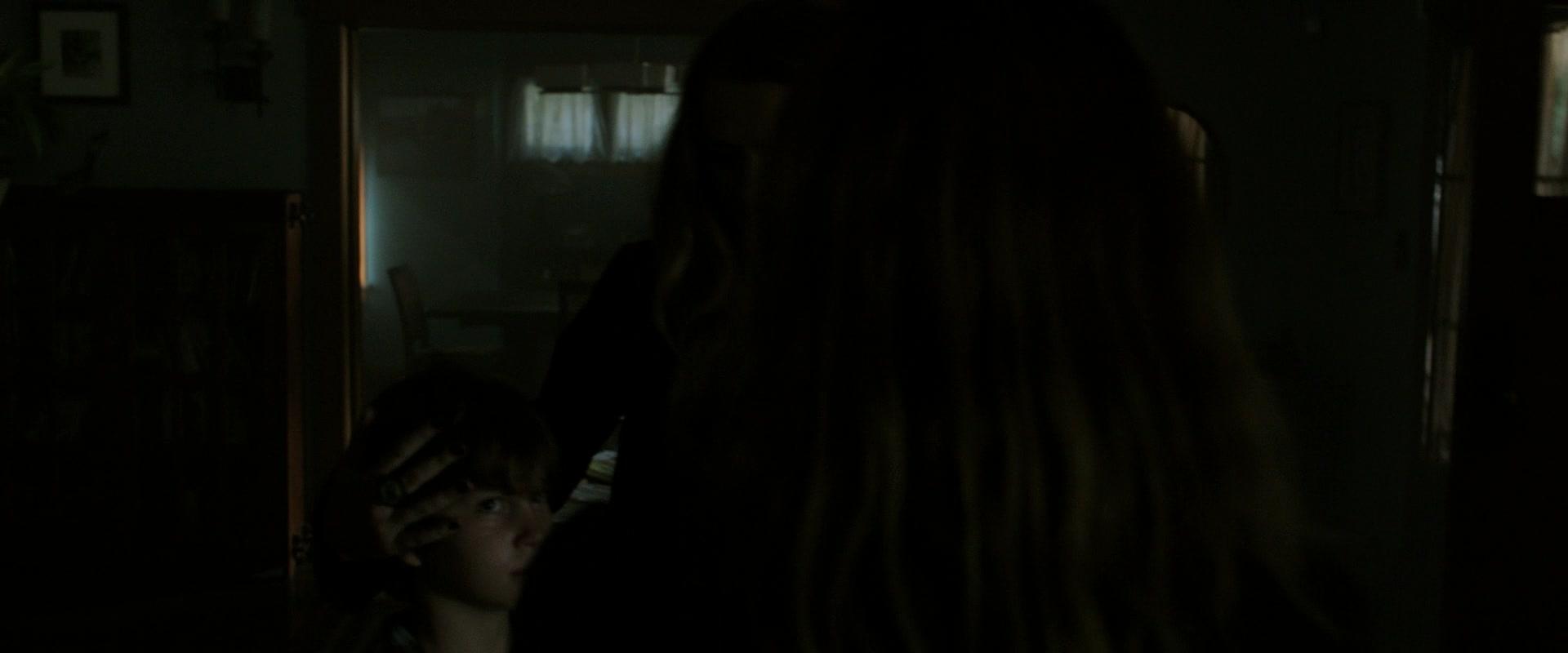 Lights_Out_2016_1080p_ATP_002856.jpg Lights_Out_2016_1080p_ATP_002856.jpg