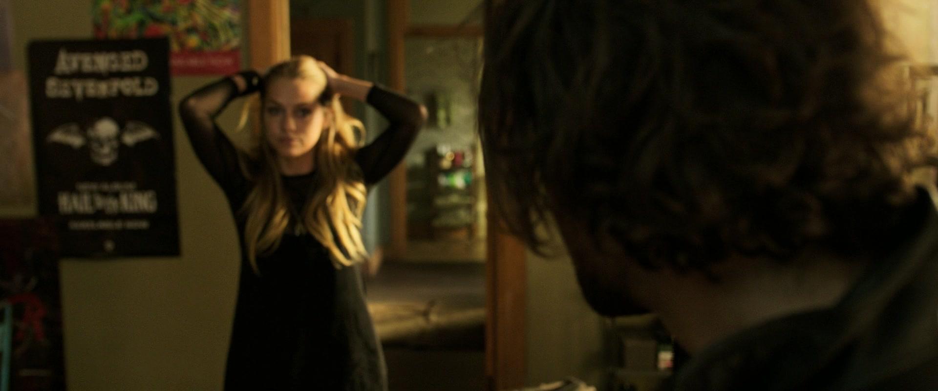 Lights_Out_2016_1080p_ATP_002977.jpg Lights_Out_2016_1080p_ATP_002977.jpg