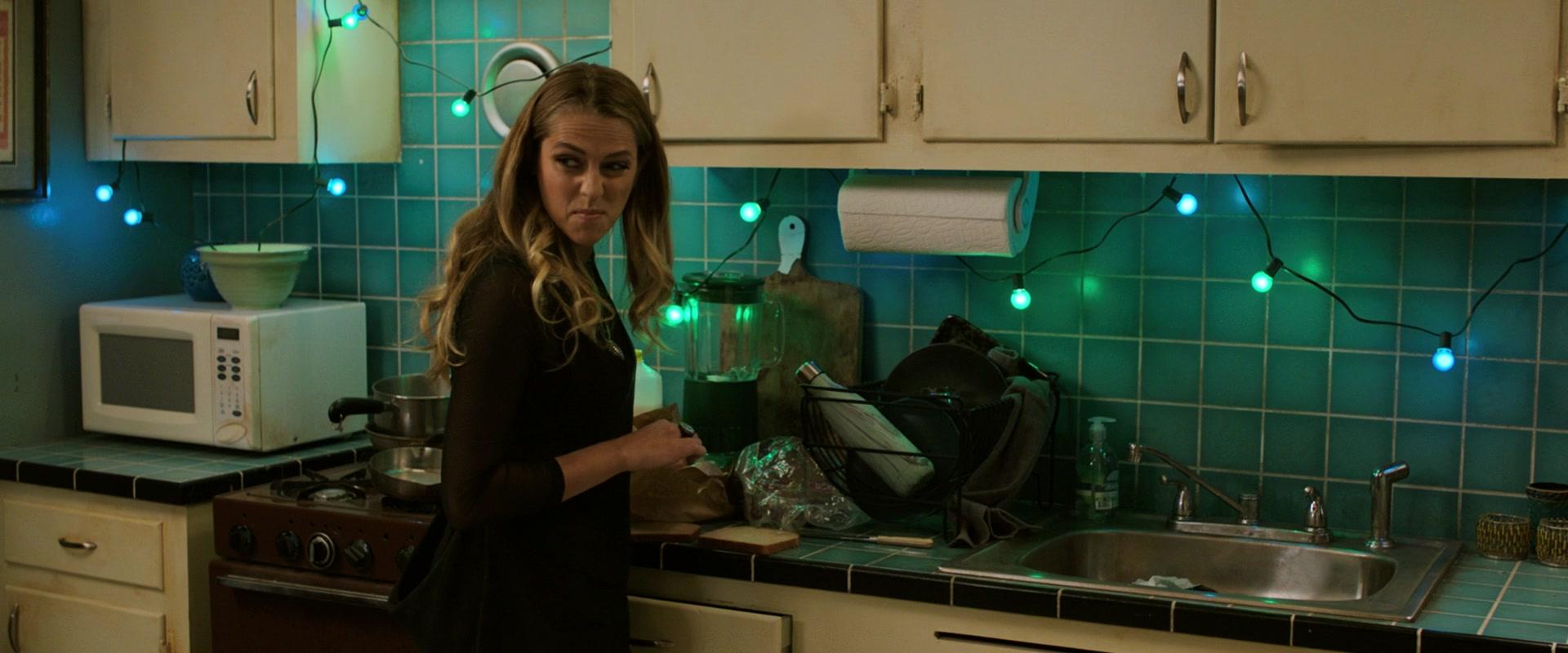 Lights_Out_2016_1080p_ATP_003098.jpg