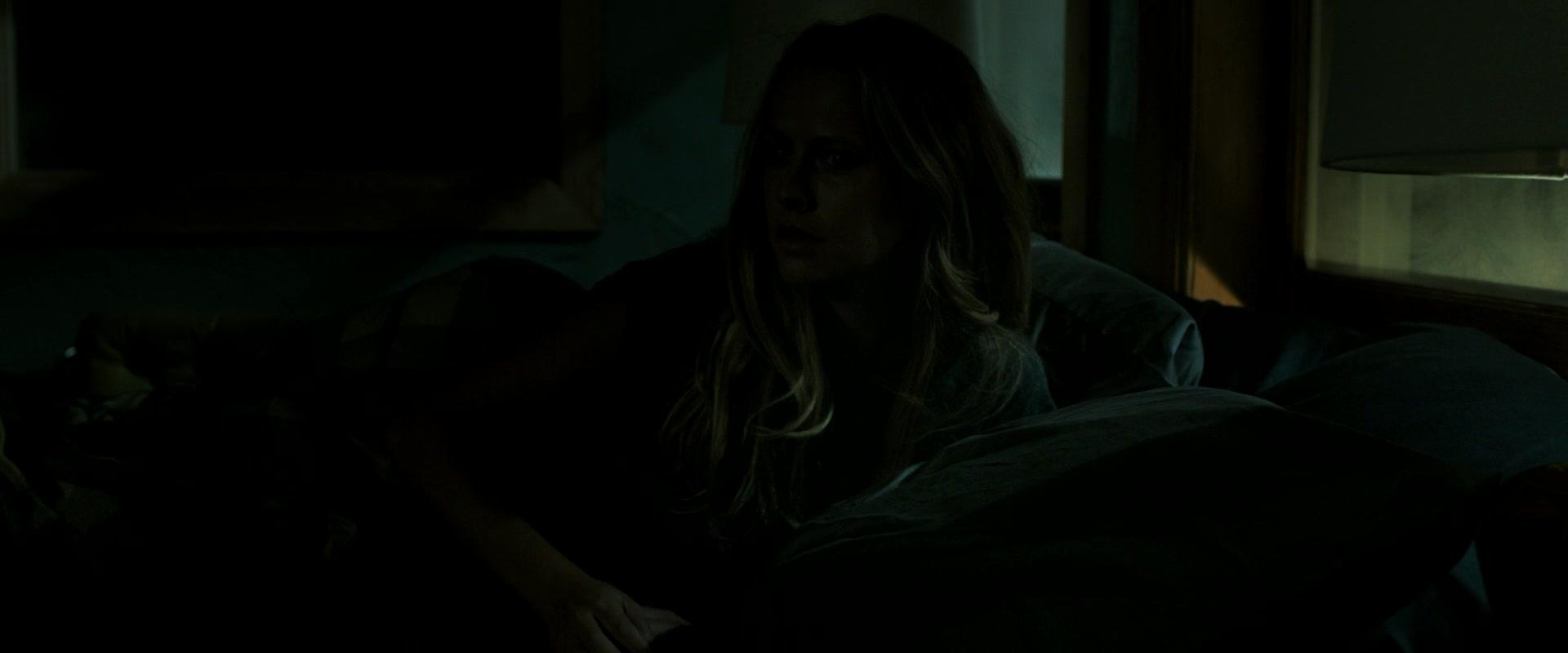 Lights_Out_2016_1080p_ATP_003355.jpg Lights_Out_2016_1080p_ATP_003355.jpg