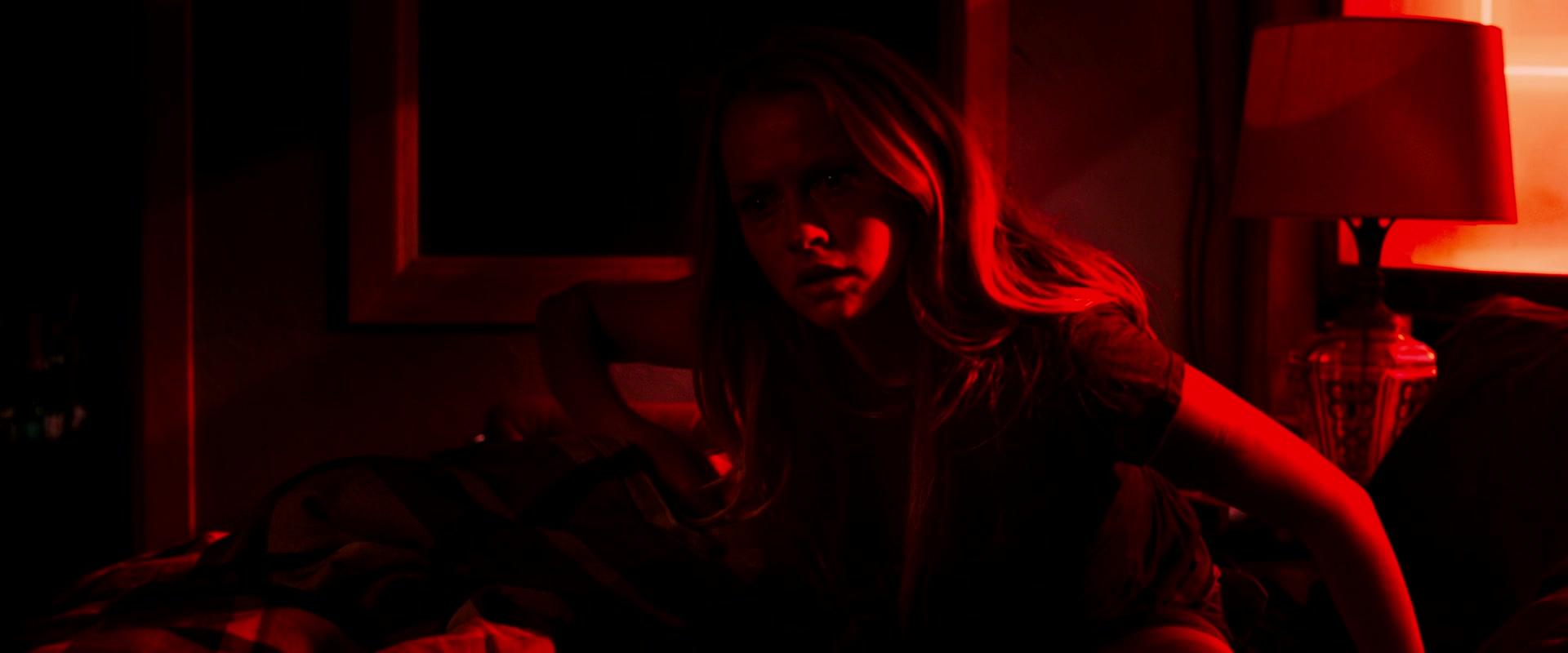 Lights_Out_2016_1080p_ATP_003376.jpg Lights_Out_2016_1080p_ATP_003376.jpg