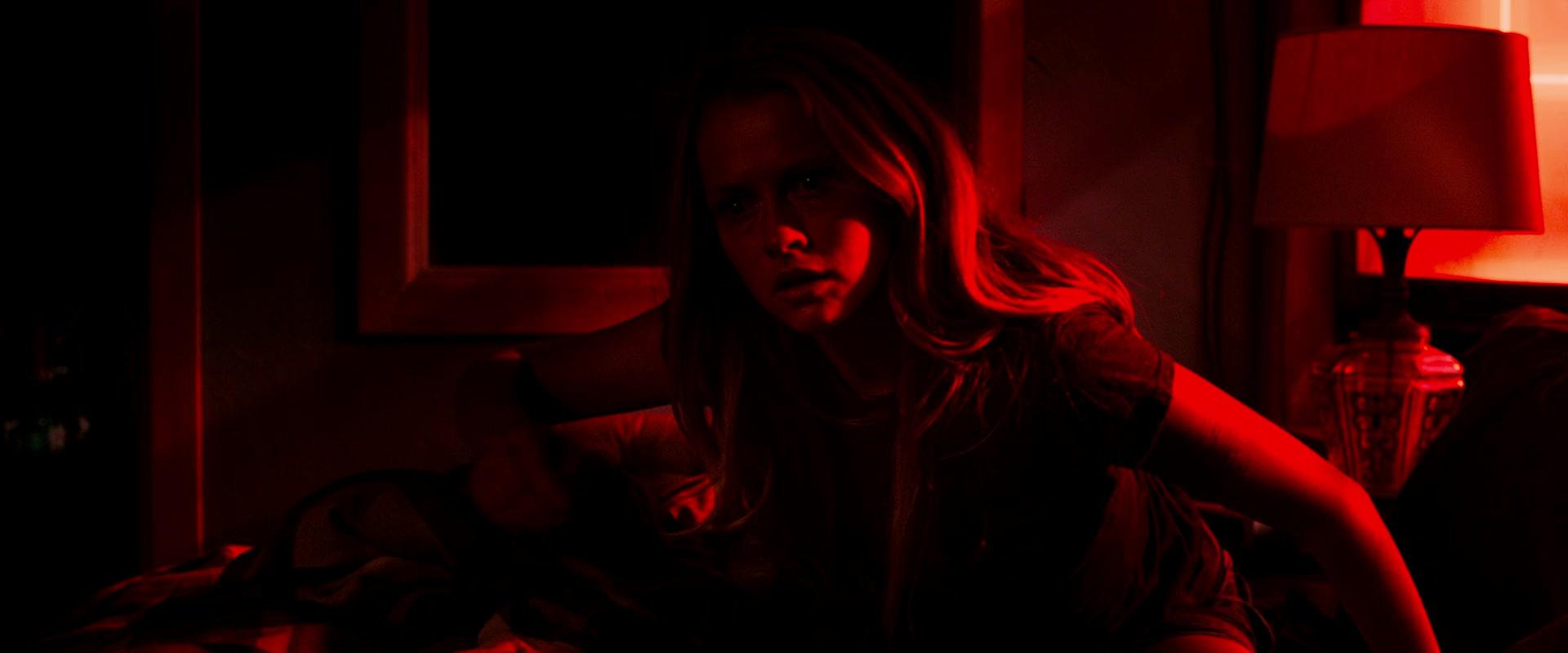 Lights_Out_2016_1080p_ATP_003377.jpg Lights_Out_2016_1080p_ATP_003377.jpg
