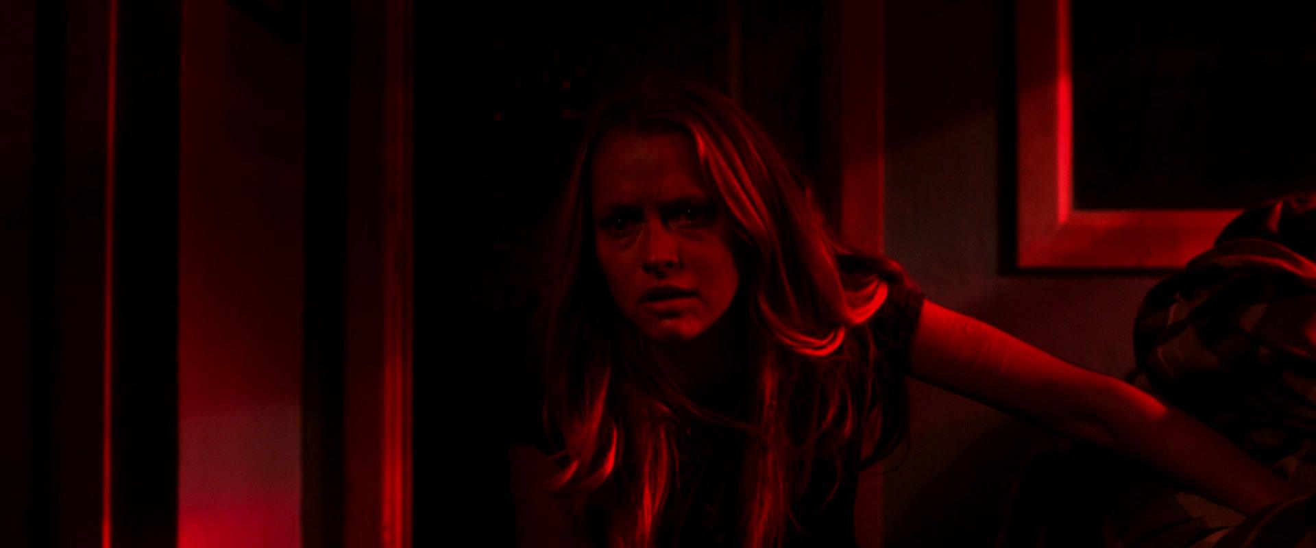 Lights_Out_2016_1080p_ATP_003402.jpg Lights_Out_2016_1080p_ATP_003402.jpg