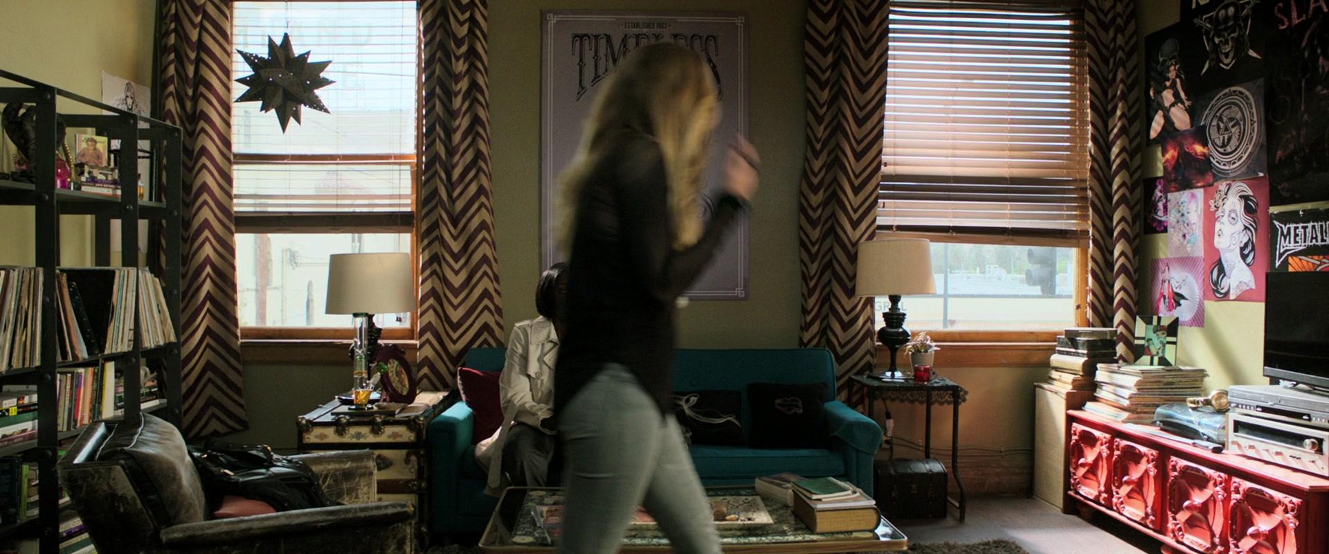 Lights_Out_2016_1080p_ATP_003652.jpg Lights_Out_2016_1080p_ATP_003652.jpg