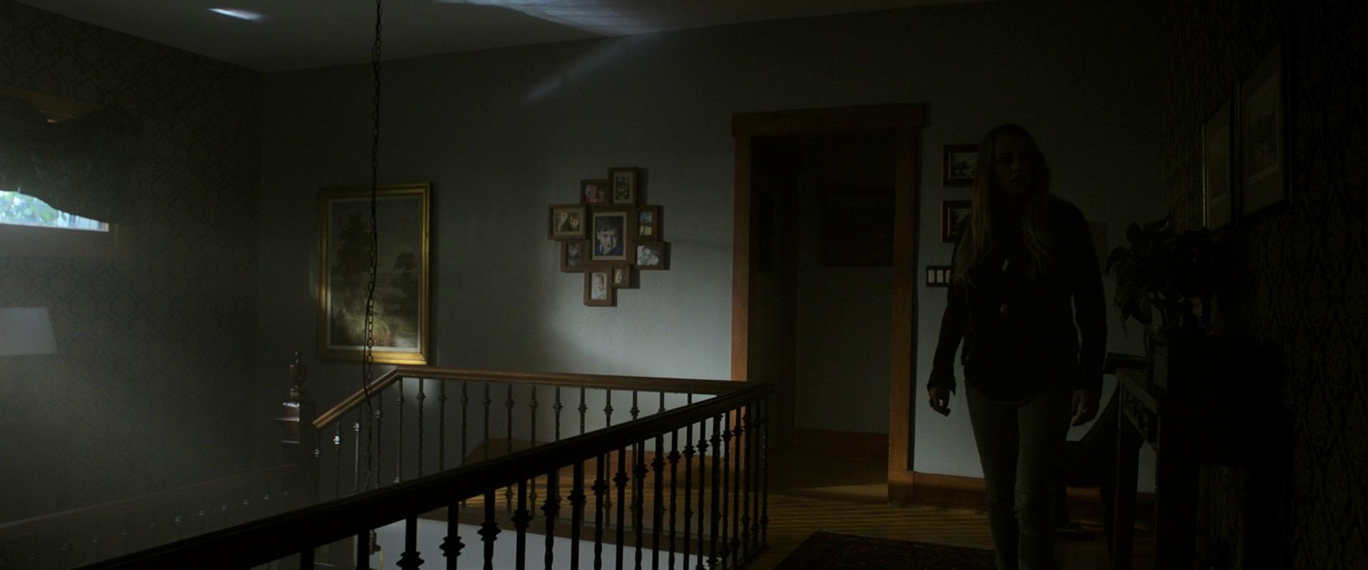 Lights_Out_2016_1080p_ATP_004414.jpg Lights_Out_2016_1080p_ATP_004414.jpg