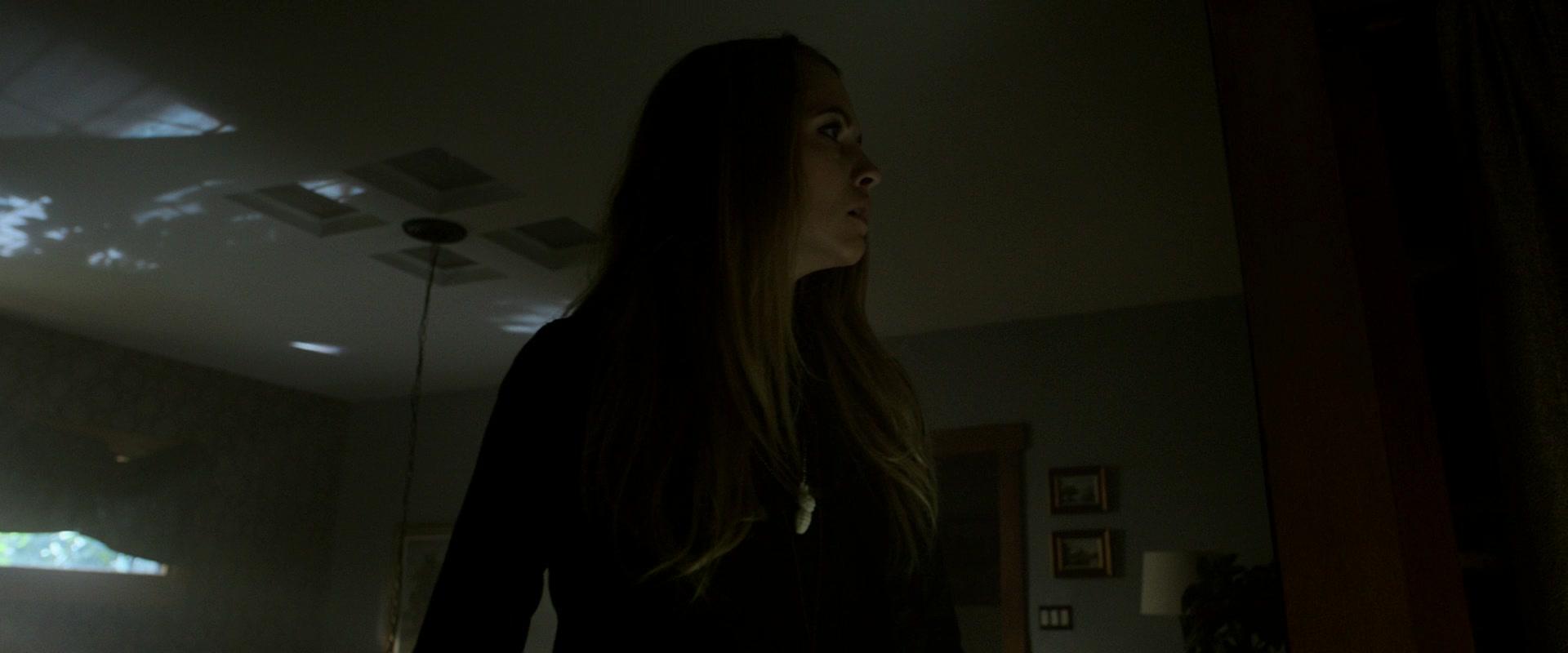 Lights_Out_2016_1080p_ATP_004441.jpg Lights_Out_2016_1080p_ATP_004441.jpg