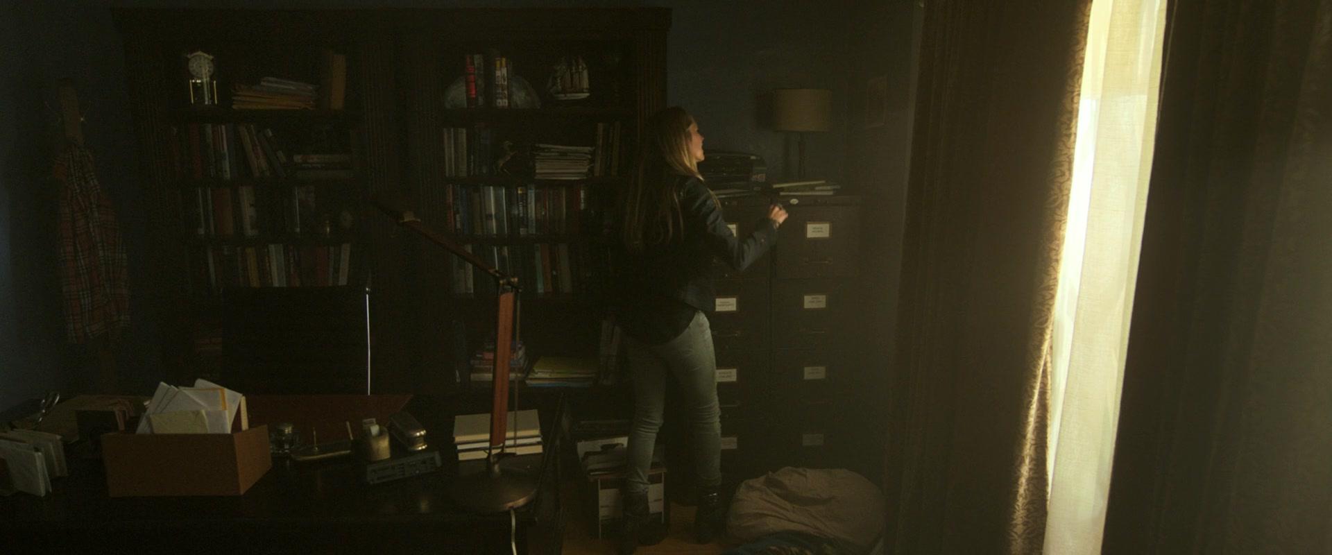 Lights_Out_2016_1080p_ATP_004569.jpg Lights_Out_2016_1080p_ATP_004569.jpg