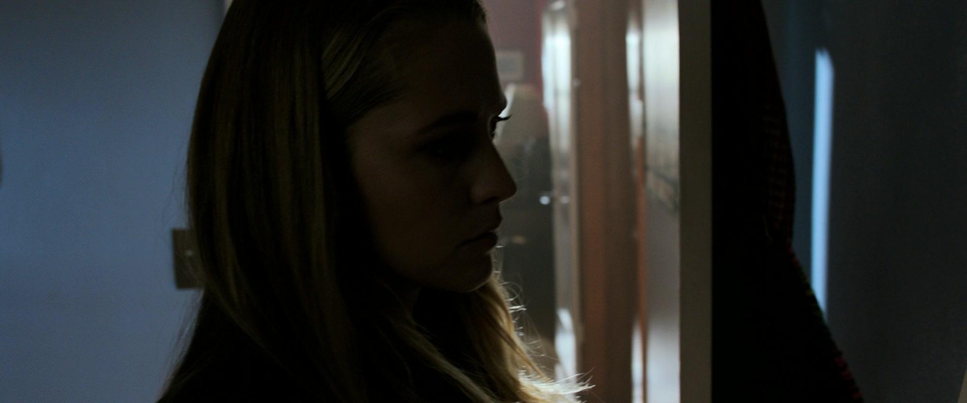 Lights_Out_2016_1080p_ATP_004941.jpg Lights_Out_2016_1080p_ATP_004941.jpg