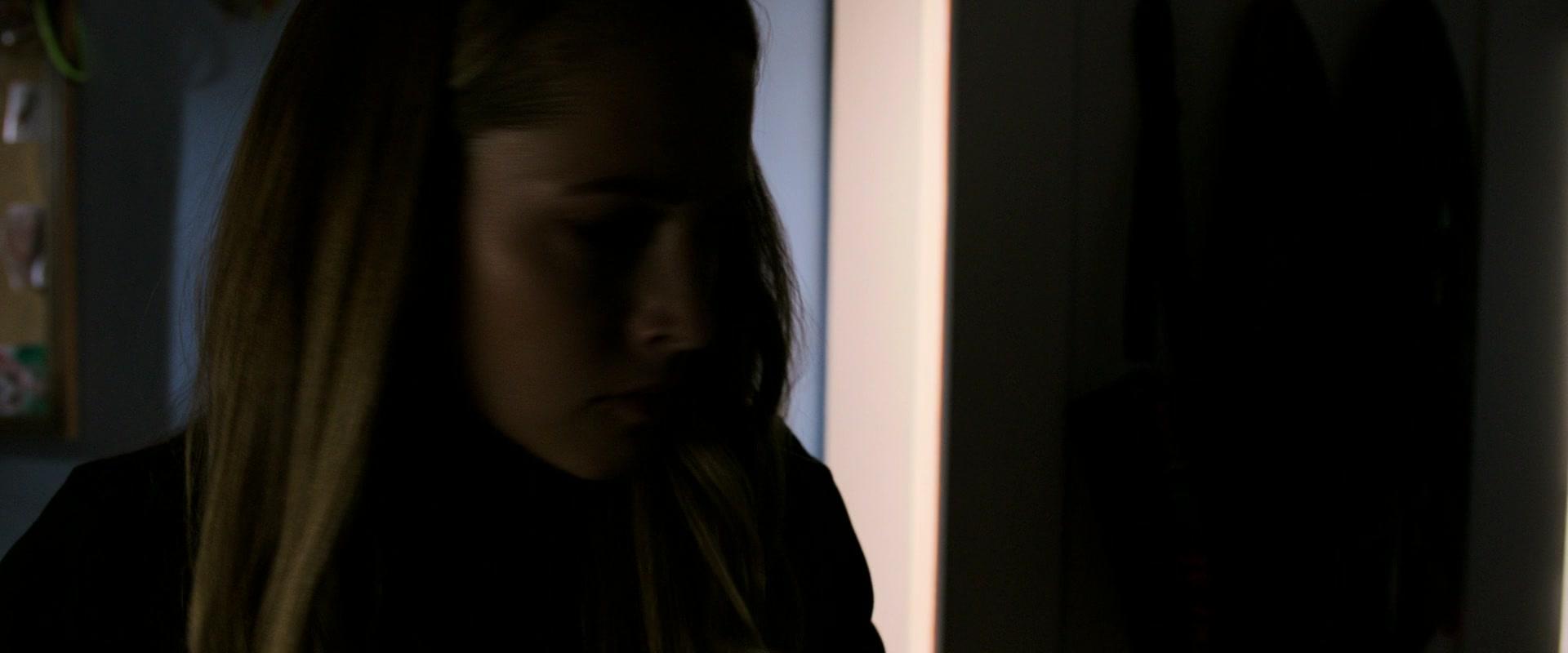 Lights_Out_2016_1080p_ATP_005029.jpg Lights_Out_2016_1080p_ATP_005029.jpg