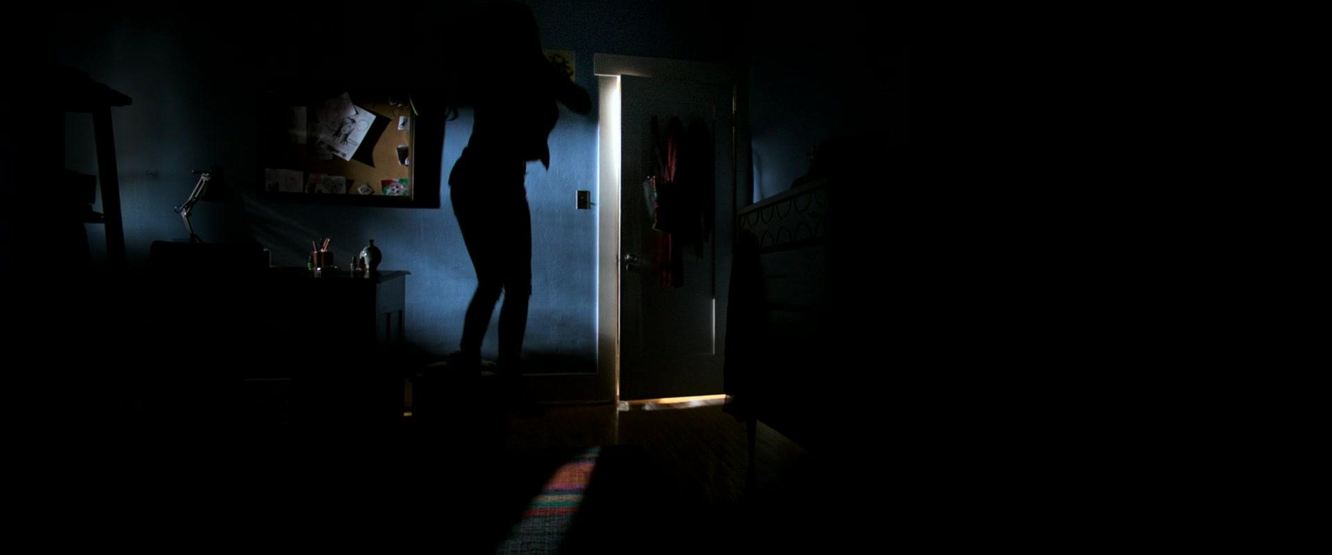 Lights_Out_2016_1080p_ATP_005094.jpg Lights_Out_2016_1080p_ATP_005094.jpg