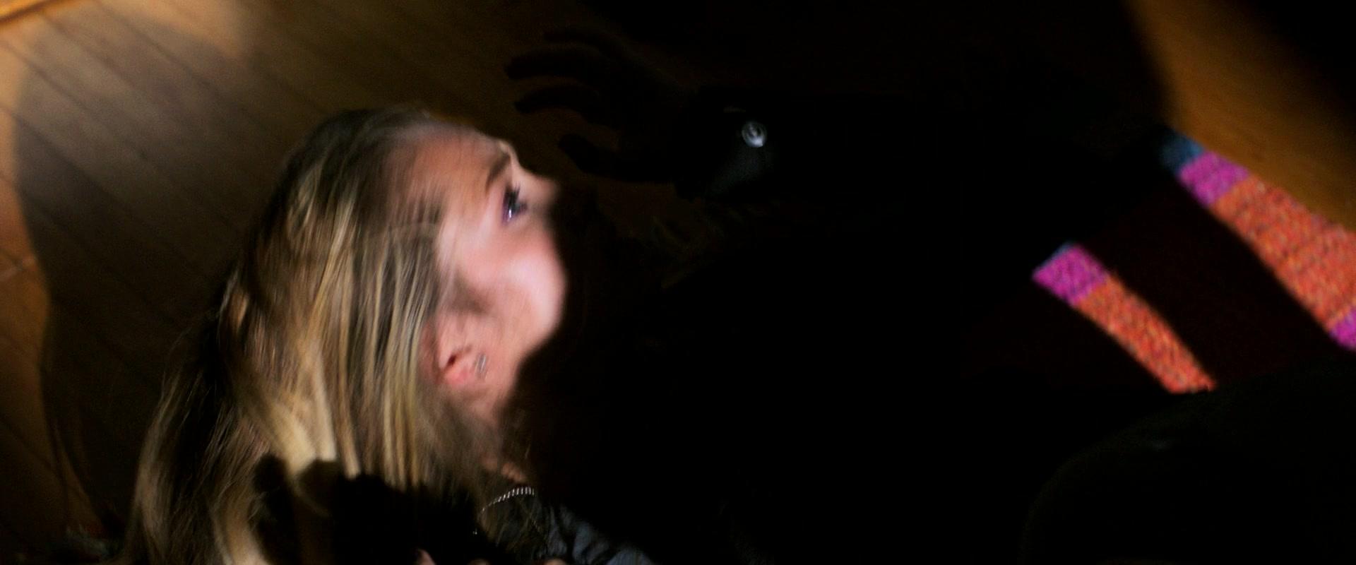 Lights_Out_2016_1080p_ATP_005101.jpg Lights_Out_2016_1080p_ATP_005101.jpg