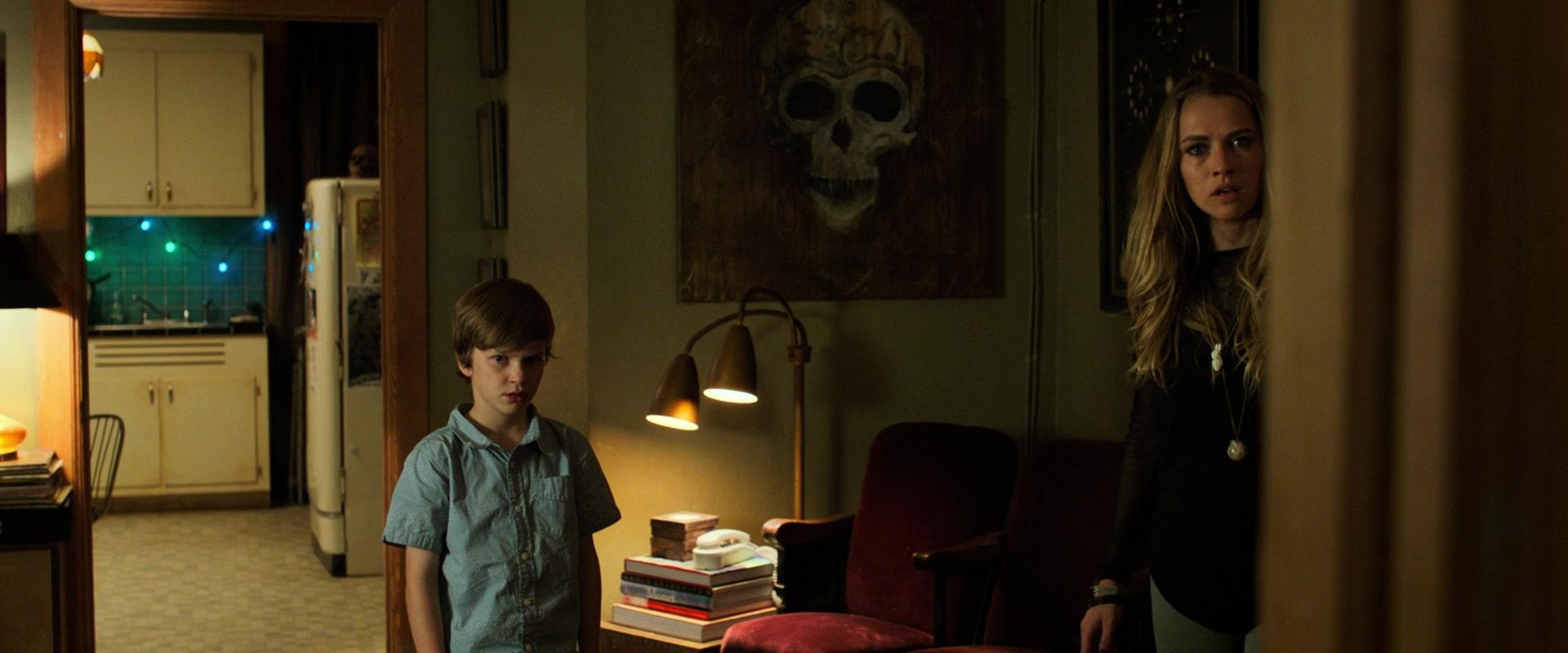 Lights_Out_2016_1080p_ATP_006291.jpg Lights_Out_2016_1080p_ATP_006291.jpg