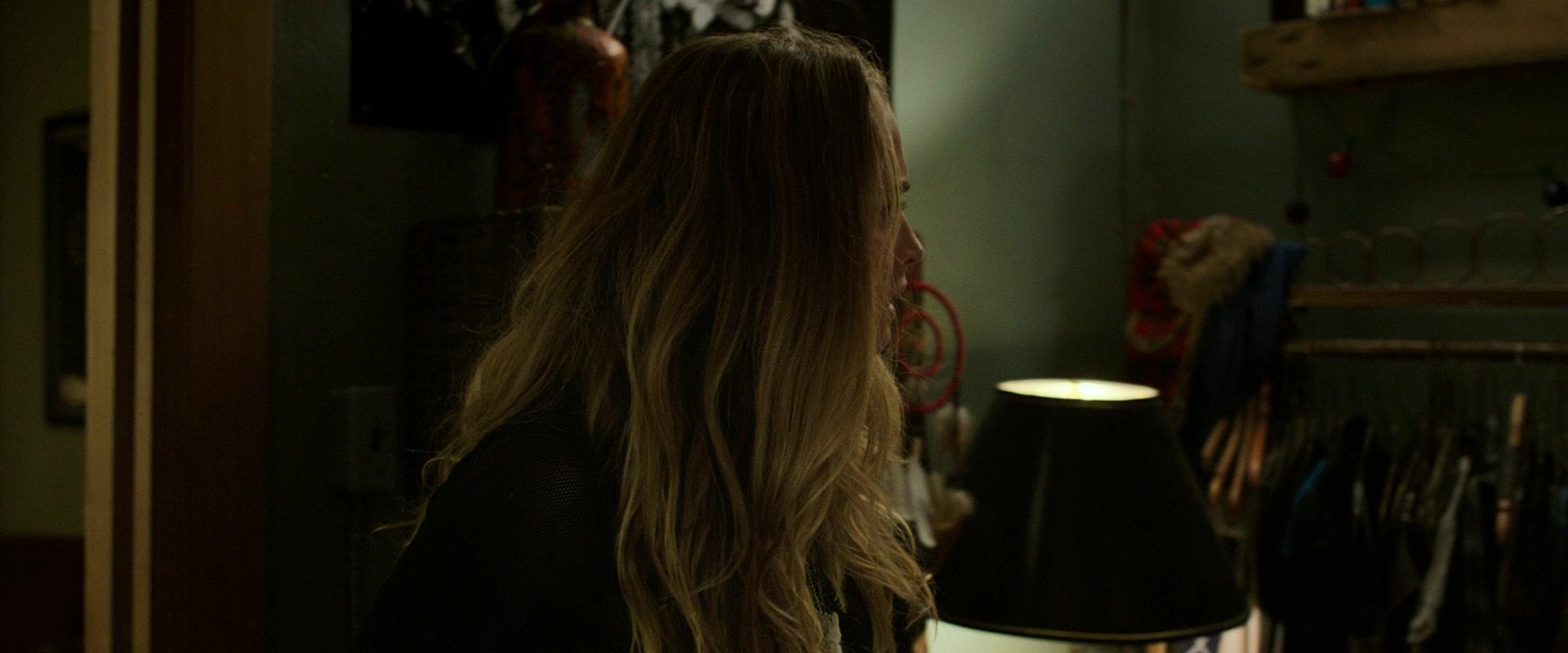 Lights_Out_2016_1080p_ATP_006333.jpg Lights_Out_2016_1080p_ATP_006333.jpg