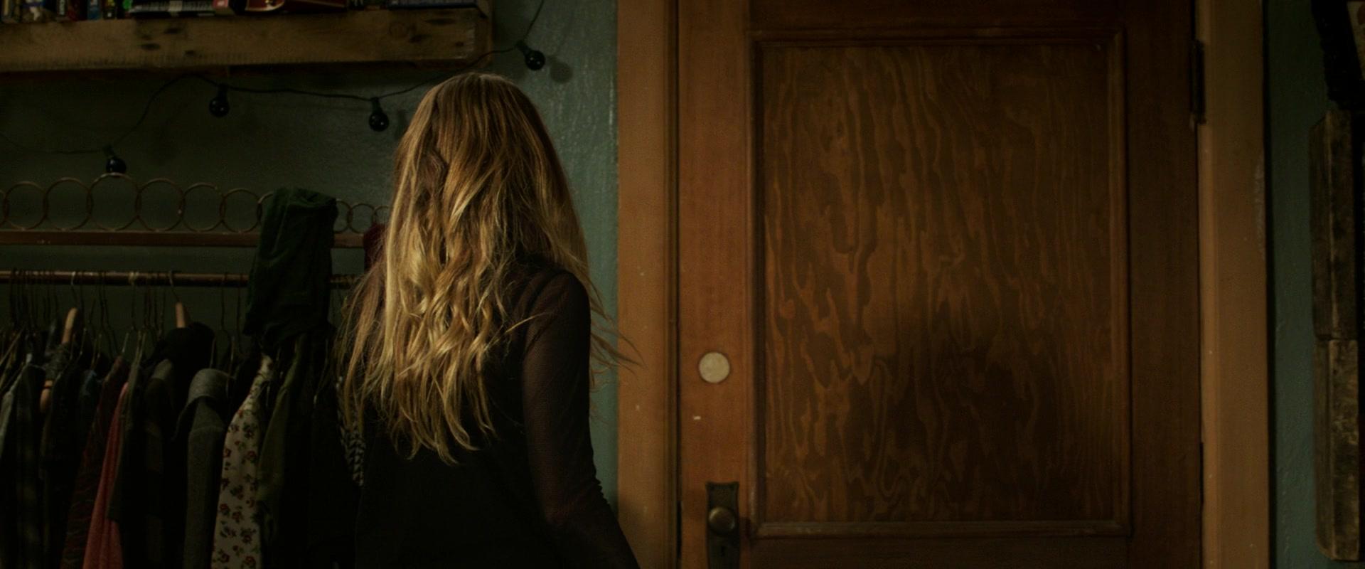 Lights_Out_2016_1080p_ATP_006362.jpg Lights_Out_2016_1080p_ATP_006362.jpg