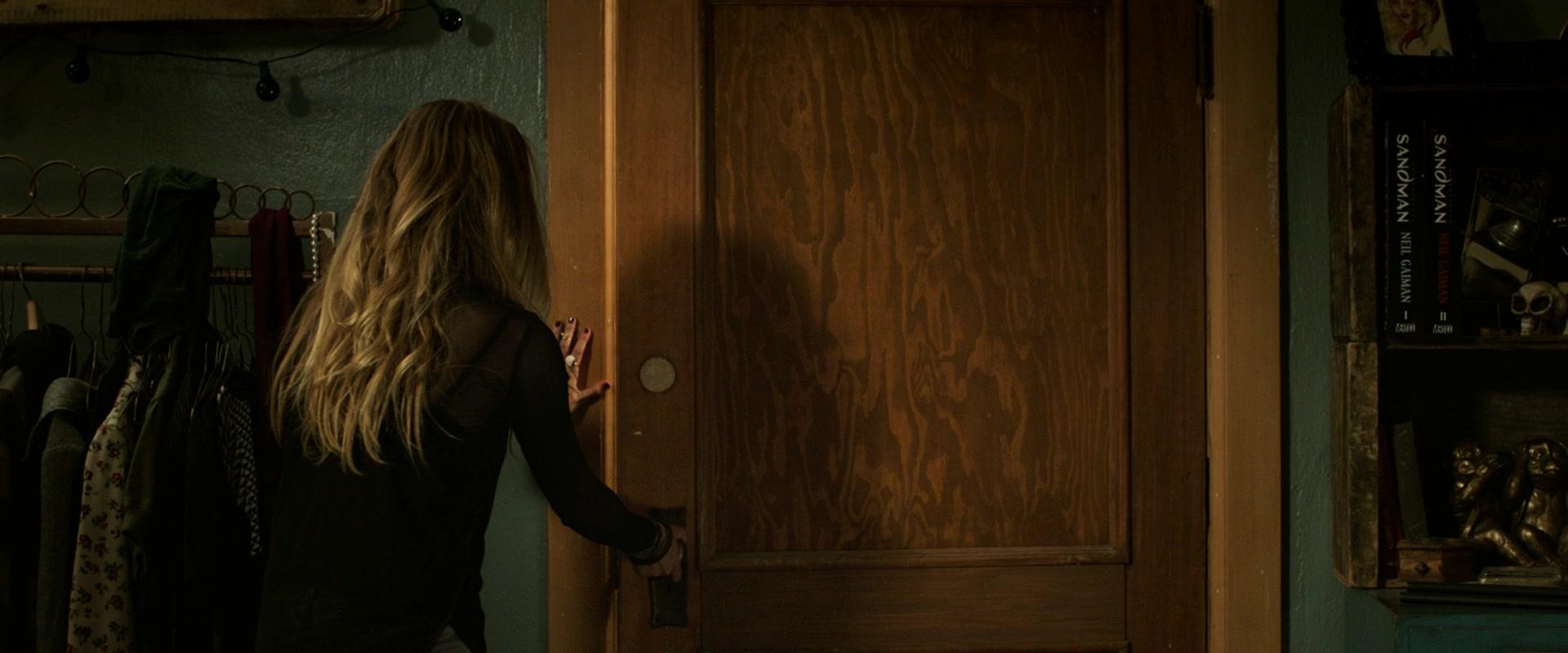Lights_Out_2016_1080p_ATP_006381.jpg