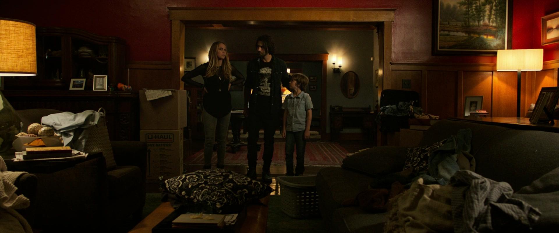 Lights_Out_2016_1080p_ATP_006917.jpg