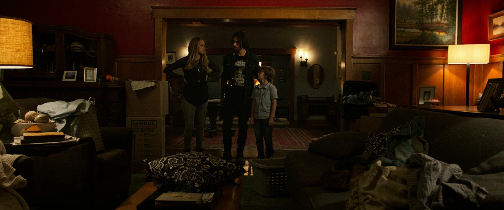Lights_Out_2016_1080p_ATP_006918.jpg Lights_Out_2016_1080p_ATP_006918.jpg