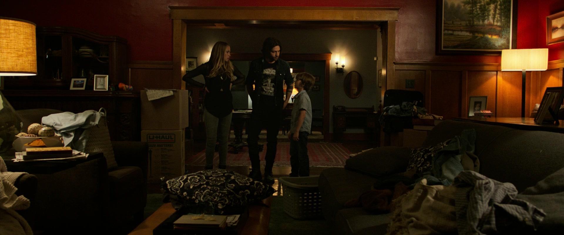 Lights_Out_2016_1080p_ATP_006923.jpg Lights_Out_2016_1080p_ATP_006923.jpg