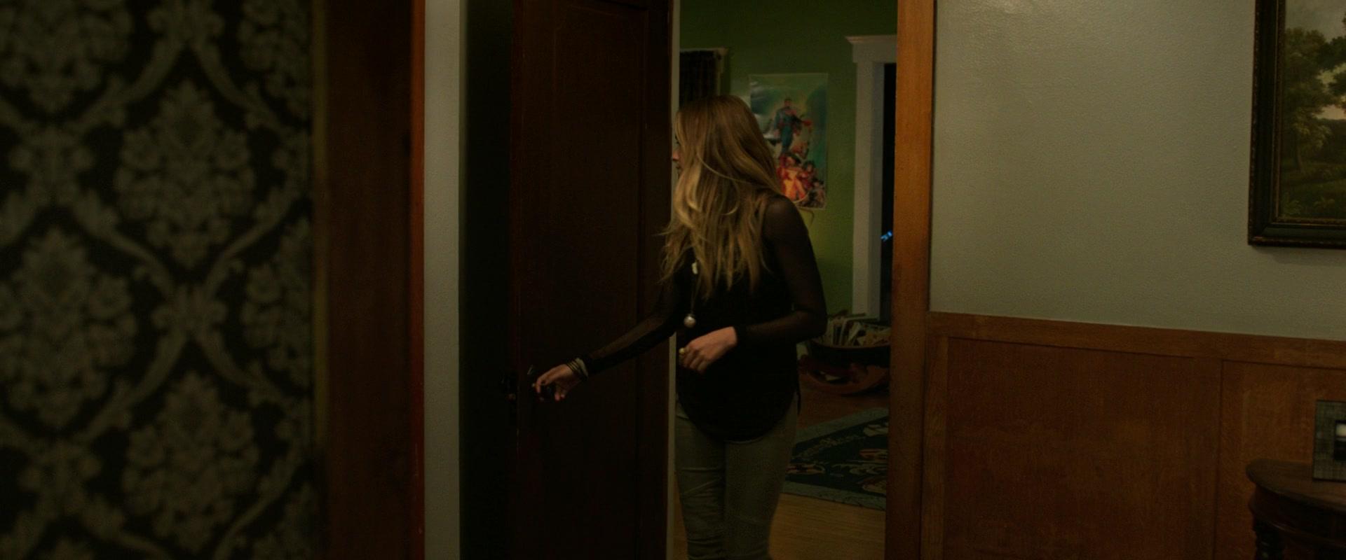 Lights_Out_2016_1080p_ATP_007057.jpg Lights_Out_2016_1080p_ATP_007057.jpg