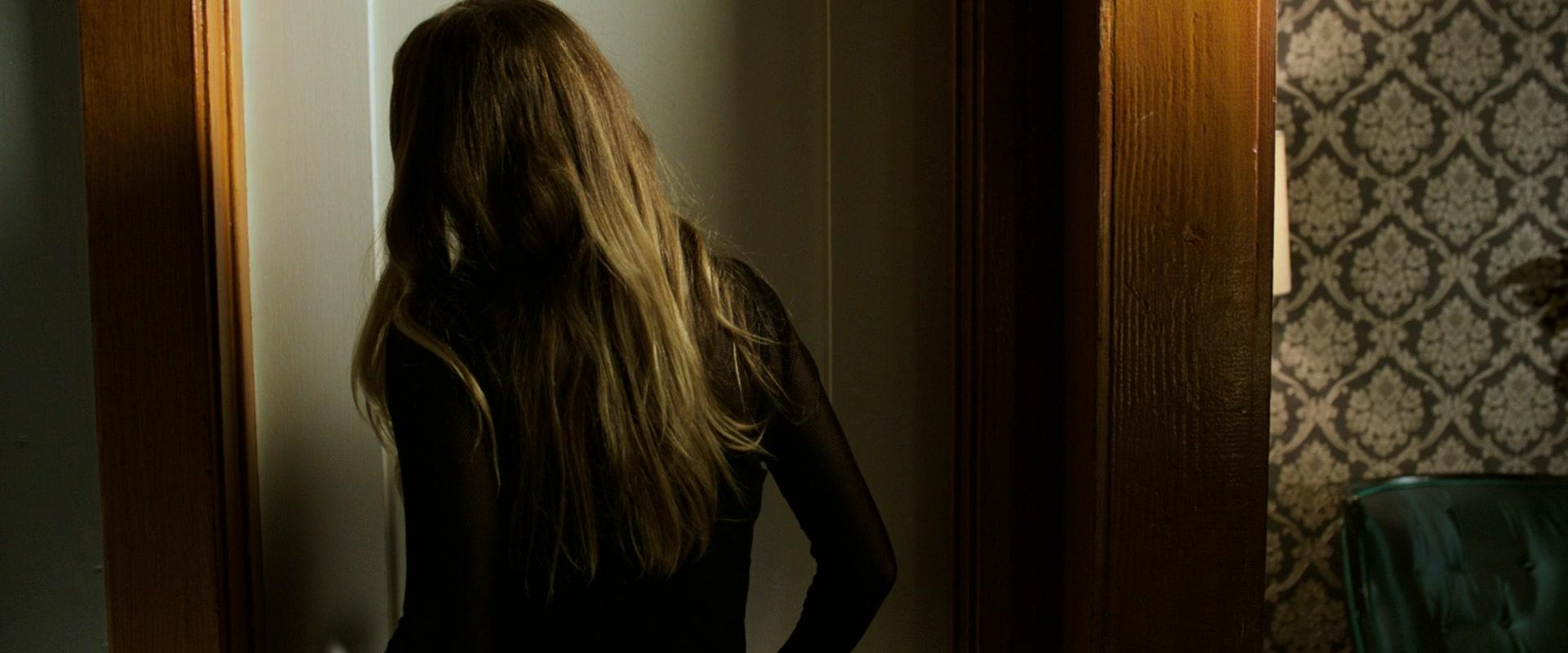 Lights_Out_2016_1080p_ATP_007430.jpg Lights_Out_2016_1080p_ATP_007430.jpg