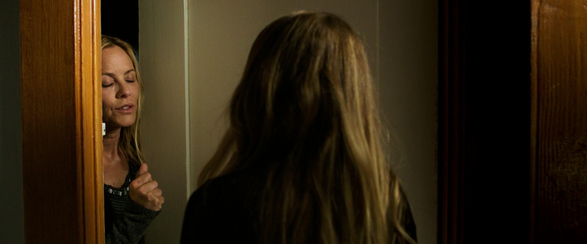 Lights_Out_2016_1080p_ATP_007455.jpg Lights_Out_2016_1080p_ATP_007455.jpg