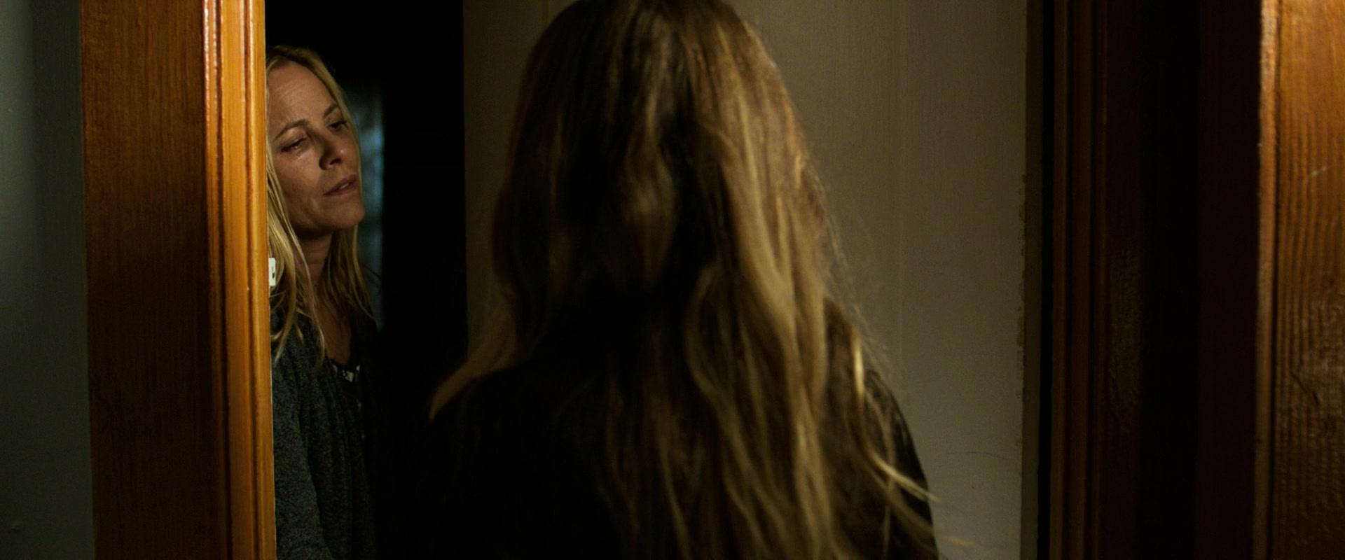 Lights_Out_2016_1080p_ATP_007603.jpg Lights_Out_2016_1080p_ATP_007603.jpg