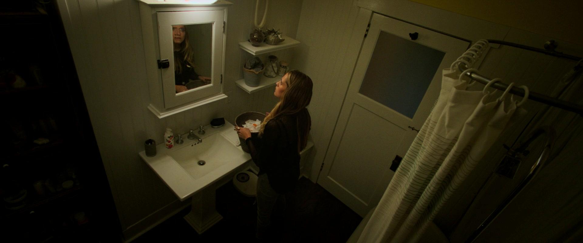 Lights_Out_2016_1080p_ATP_007691.jpg Lights_Out_2016_1080p_ATP_007691.jpg