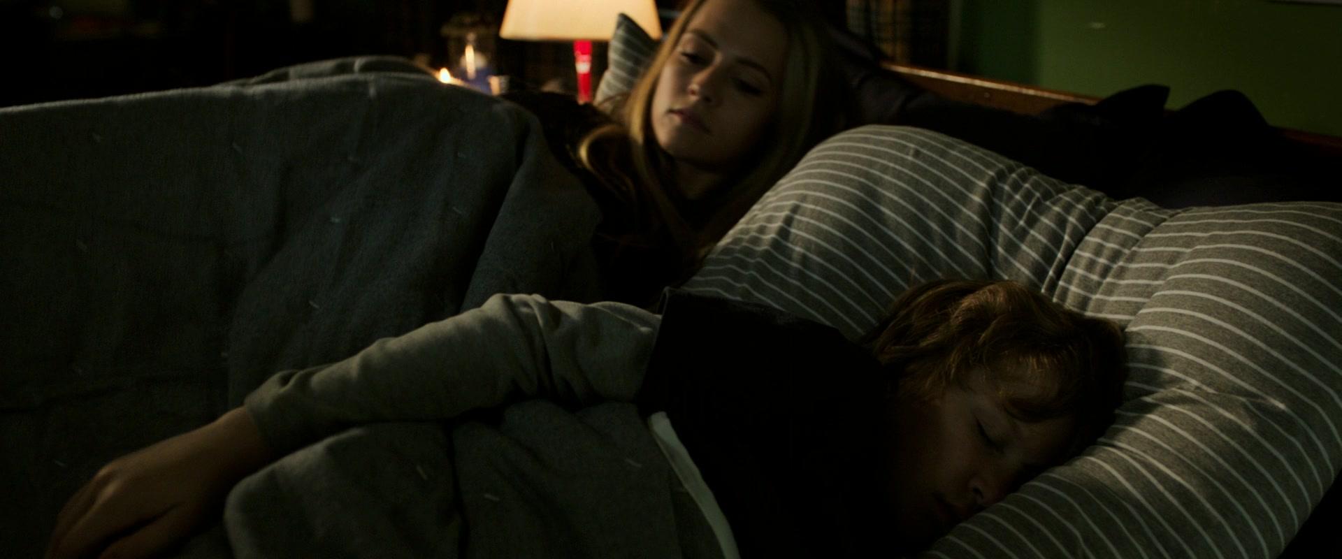 Lights_Out_2016_1080p_ATP_007742.jpg Lights_Out_2016_1080p_ATP_007742.jpg