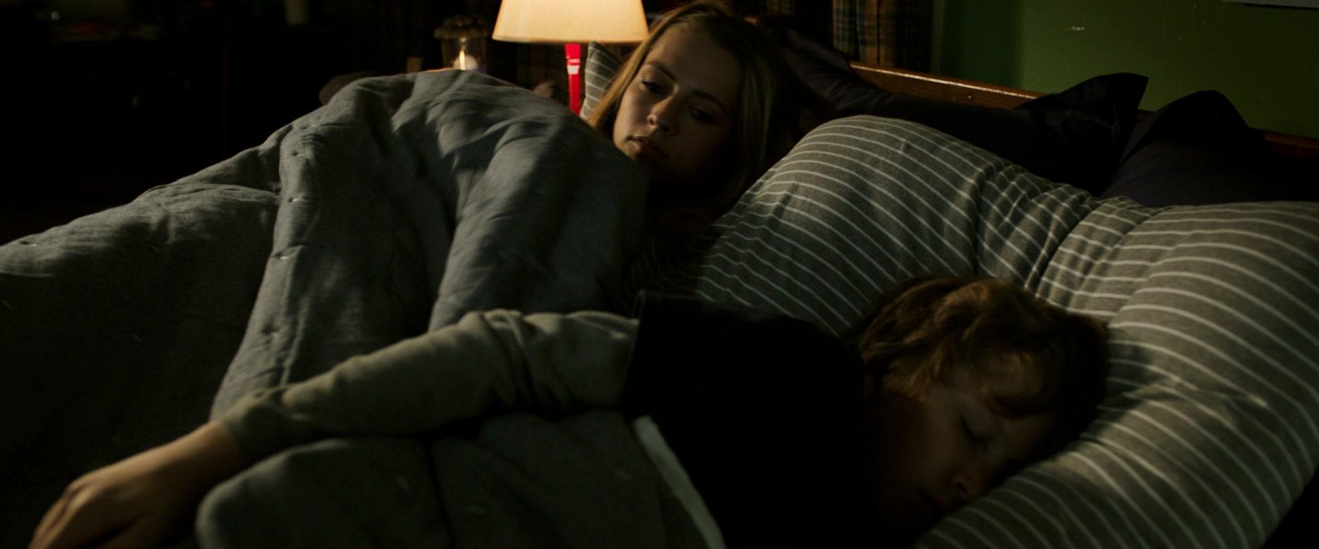 Lights_Out_2016_1080p_ATP_007744.jpg Lights_Out_2016_1080p_ATP_007744.jpg