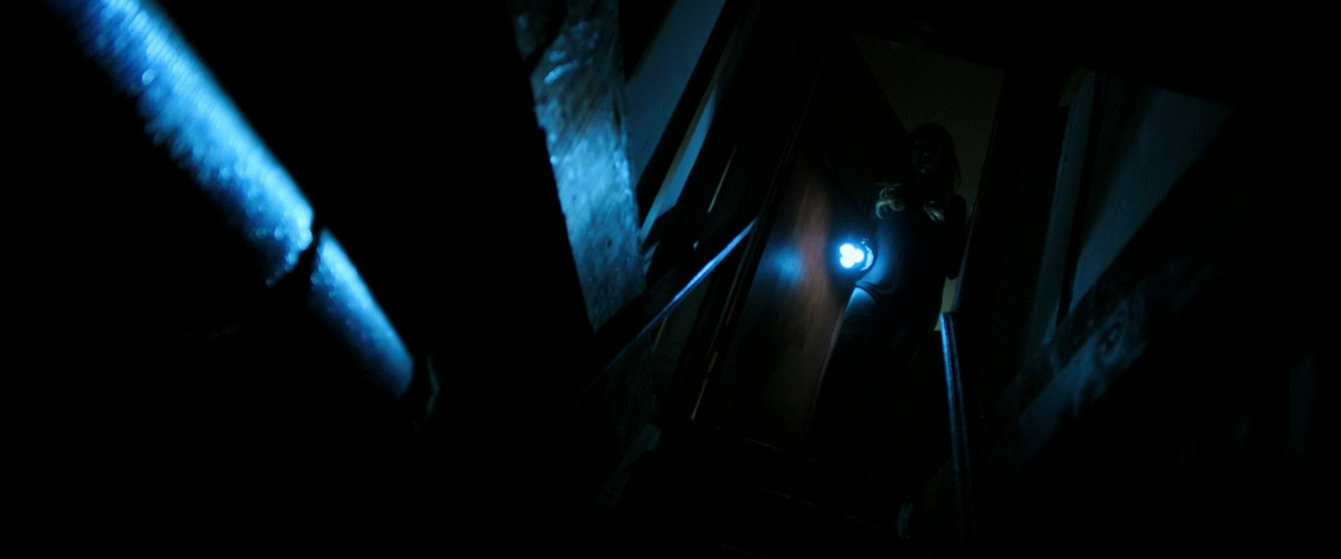 Lights_Out_2016_1080p_ATP_008015.jpg Lights_Out_2016_1080p_ATP_008015.jpg