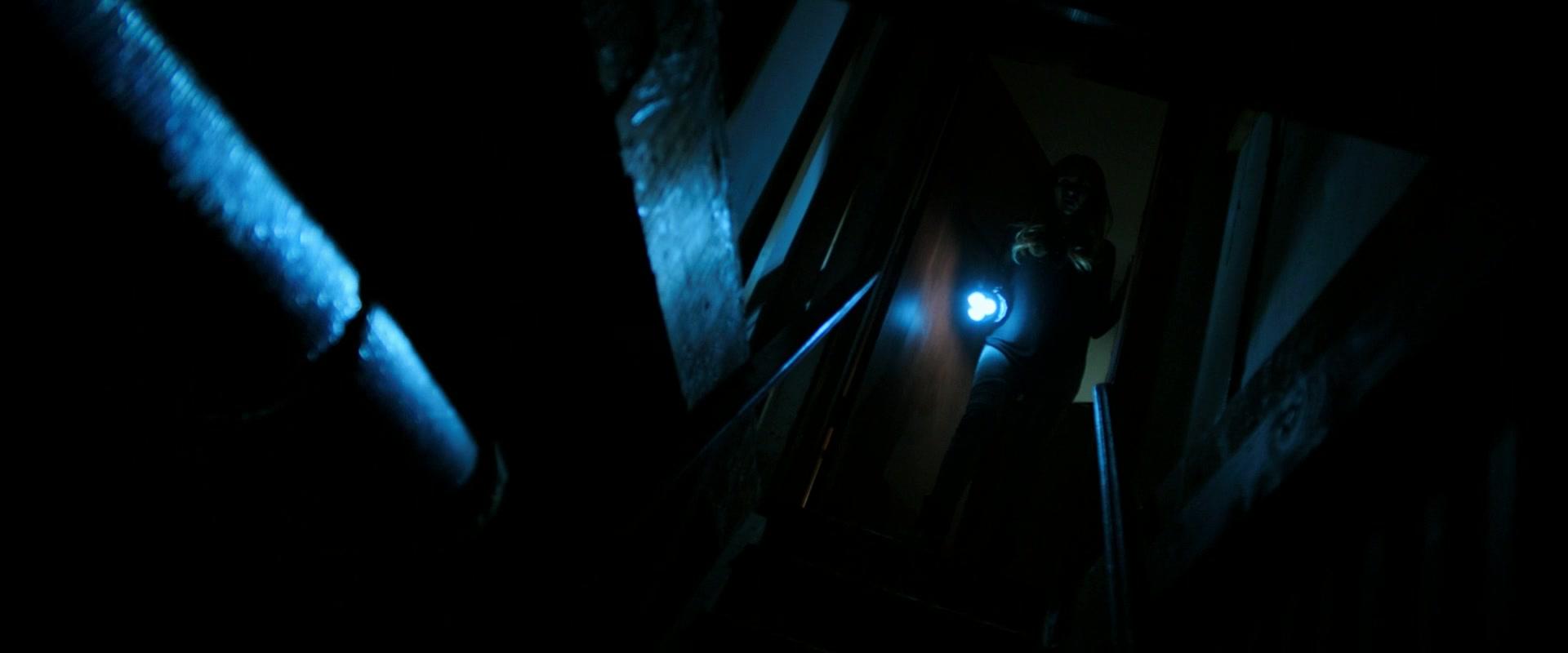 Lights_Out_2016_1080p_ATP_008016.jpg Lights_Out_2016_1080p_ATP_008016.jpg