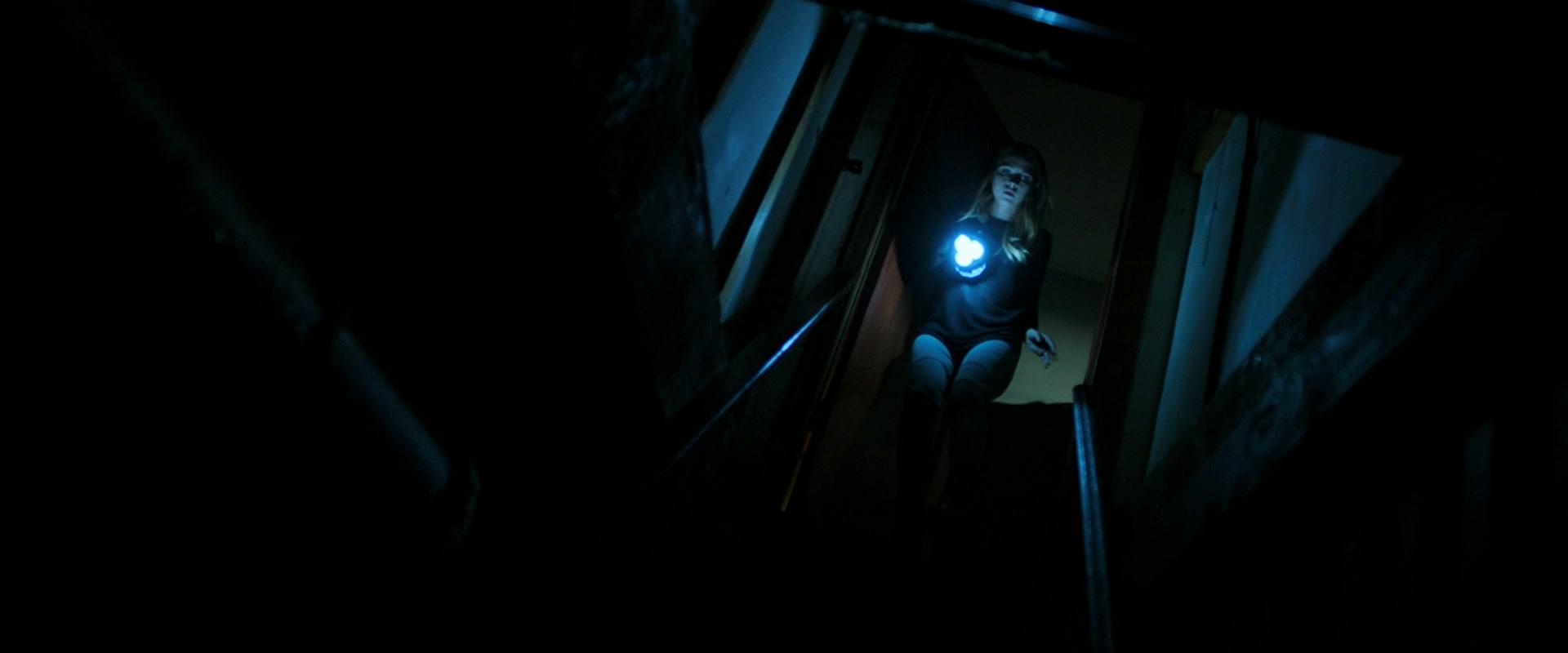 Lights_Out_2016_1080p_ATP_008019.jpg Lights_Out_2016_1080p_ATP_008019.jpg