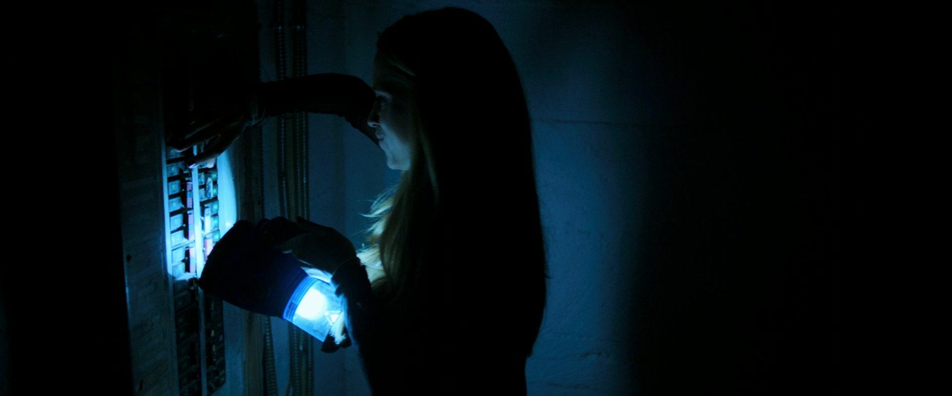 Lights_Out_2016_1080p_ATP_008068.jpg