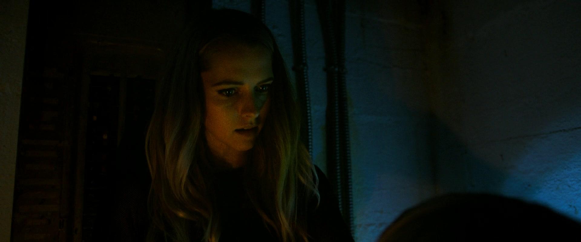 Lights_Out_2016_1080p_ATP_008343.jpg Lights_Out_2016_1080p_ATP_008343.jpg