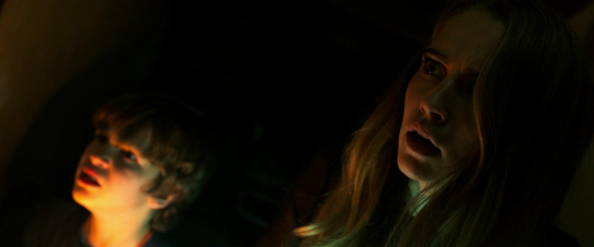 Lights_Out_2016_1080p_ATP_008456.jpg Lights_Out_2016_1080p_ATP_008456.jpg