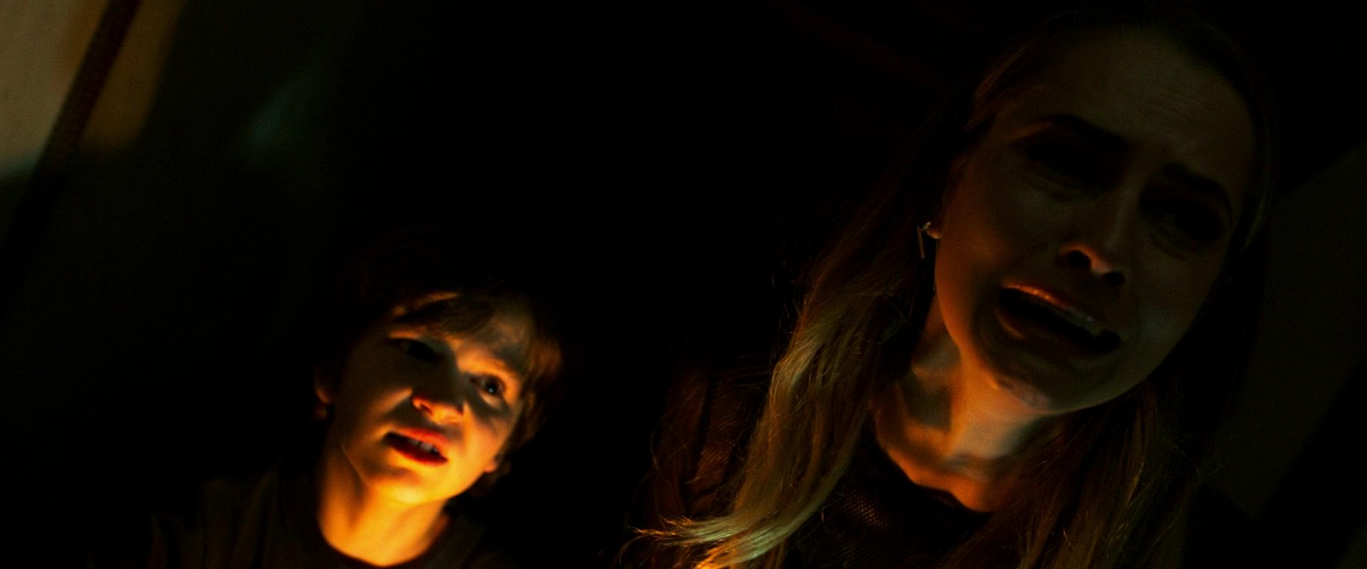 Lights_Out_2016_1080p_ATP_008573.jpg Lights_Out_2016_1080p_ATP_008573.jpg