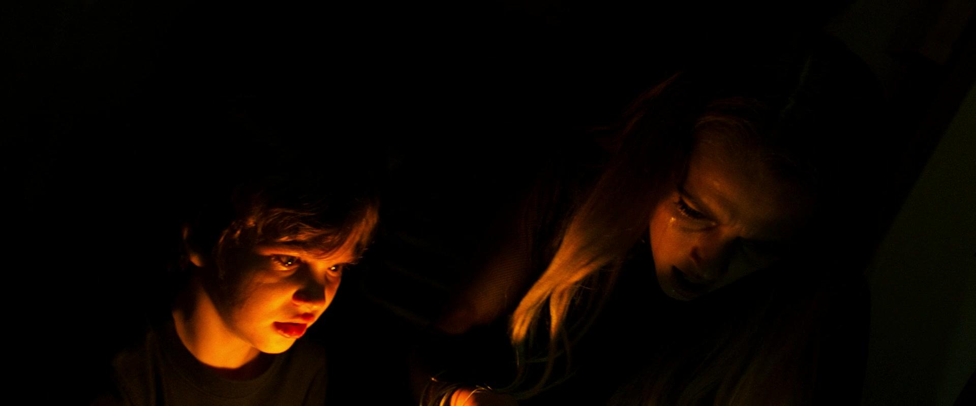 Lights_Out_2016_1080p_ATP_008663.jpg Lights_Out_2016_1080p_ATP_008663.jpg