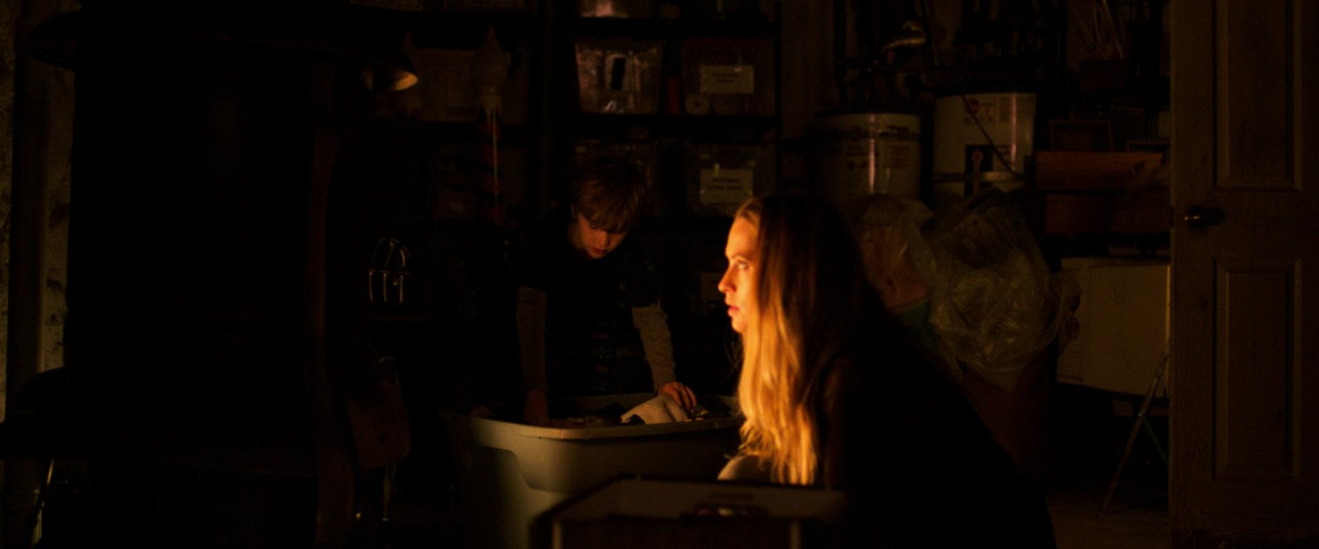 Lights_Out_2016_1080p_ATP_008939.jpg Lights_Out_2016_1080p_ATP_008939.jpg