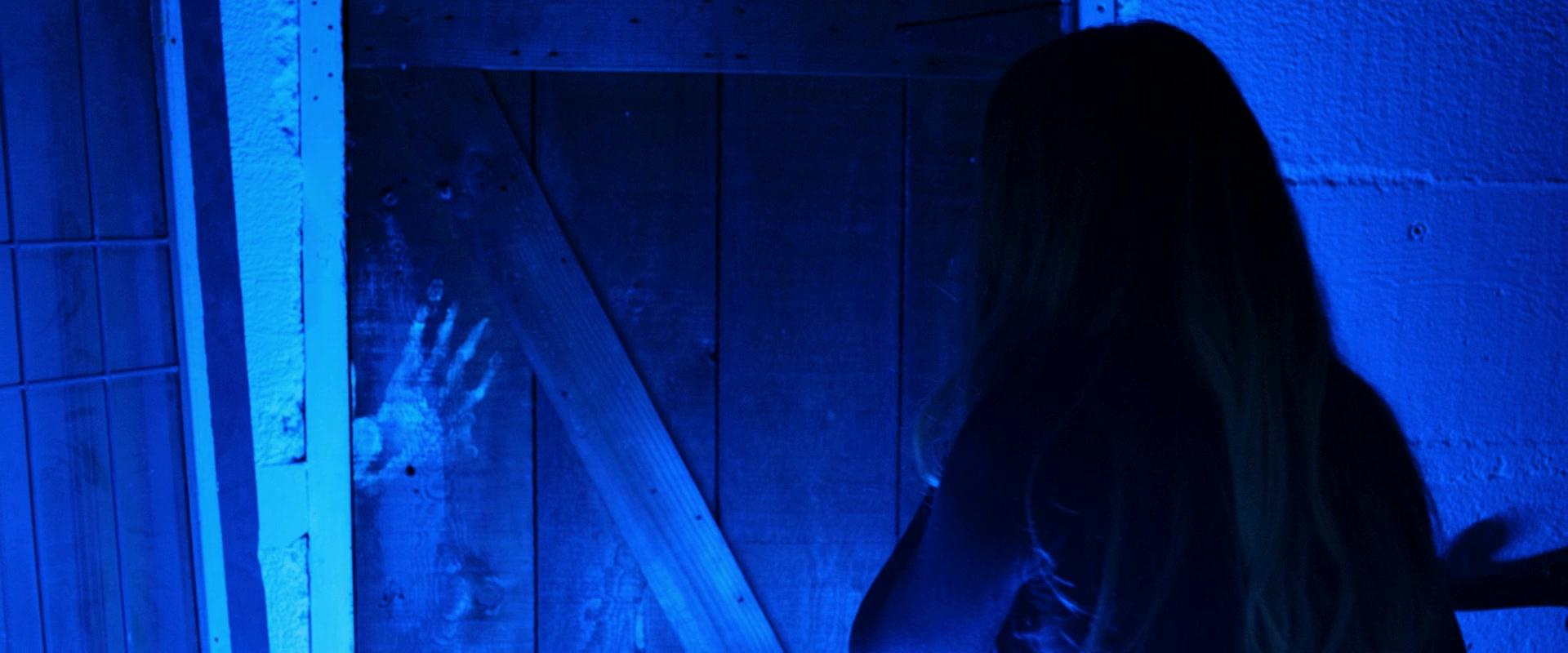 Lights_Out_2016_1080p_ATP_009082.jpg Lights_Out_2016_1080p_ATP_009082.jpg