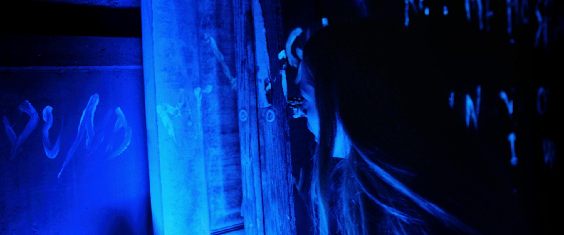 Lights_Out_2016_1080p_ATP_009258.jpg Lights_Out_2016_1080p_ATP_009258.jpg