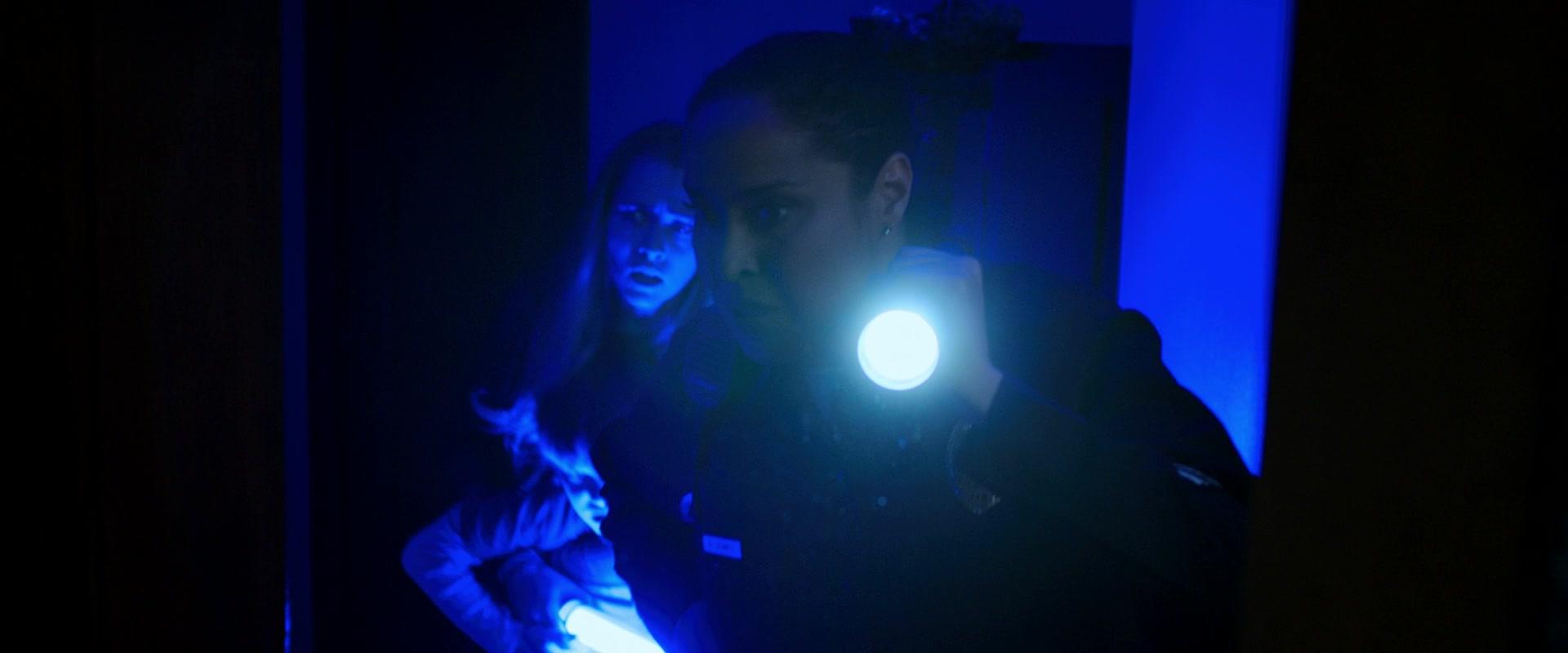 Lights_Out_2016_1080p_ATP_009853.jpg Lights_Out_2016_1080p_ATP_009853.jpg